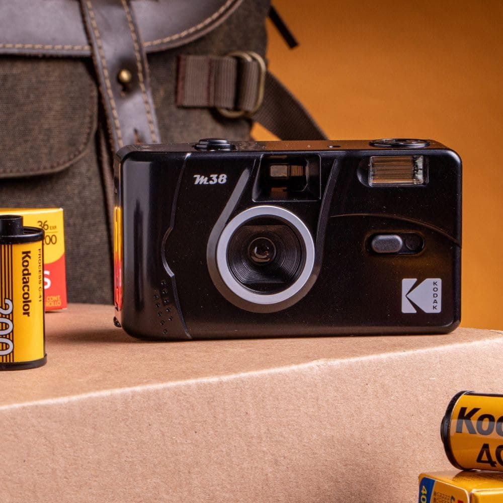 دوربین عکاسی فیلمی 35mm KODAK با فوکوس ثابت و فلاش داخلی مدل M38 دوربین عکاسی فیلمی 35mm KODAK با فوکوس ثابت و فلاش داخلی مدل M38