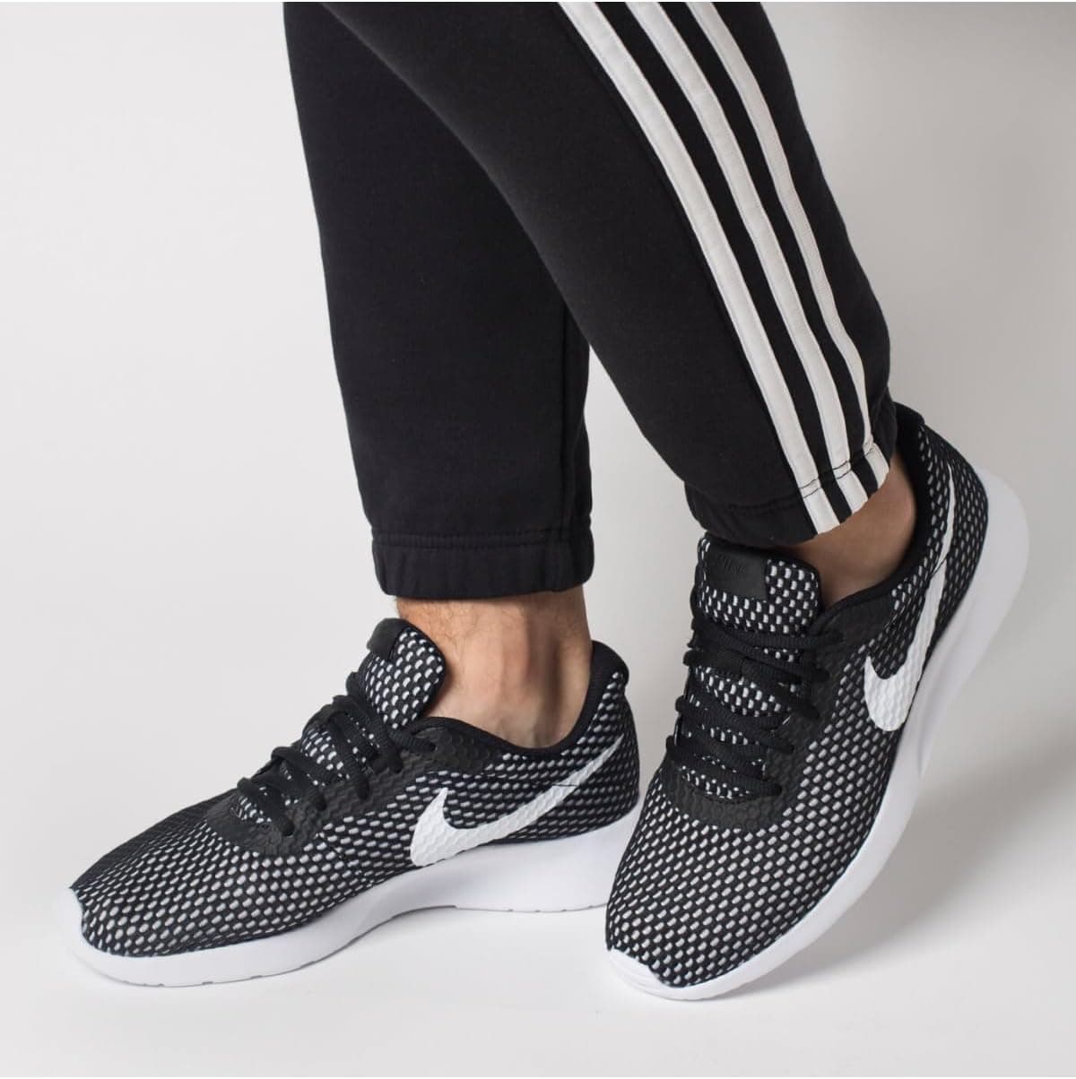 کفش ورزشی مردانه Nike Tanjun Se مشکی سفید مدل 844887-012 کفش ورزشی مردانه Nike Tanjun Se مشکی سفید مدل 844887-012