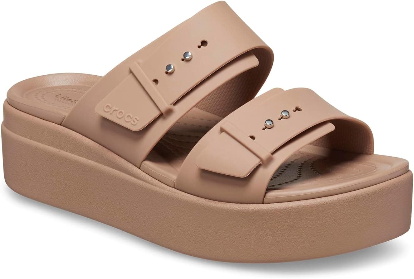 کفش زنانه Crocs پاشنه گوهای کم ارتفاع Brooklyn Buckle مدل 207431-2Q9 کفش زنانه Crocs پاشنه گوهای کم ارتفاع Brooklyn Buckle مدل 207431-2Q9
