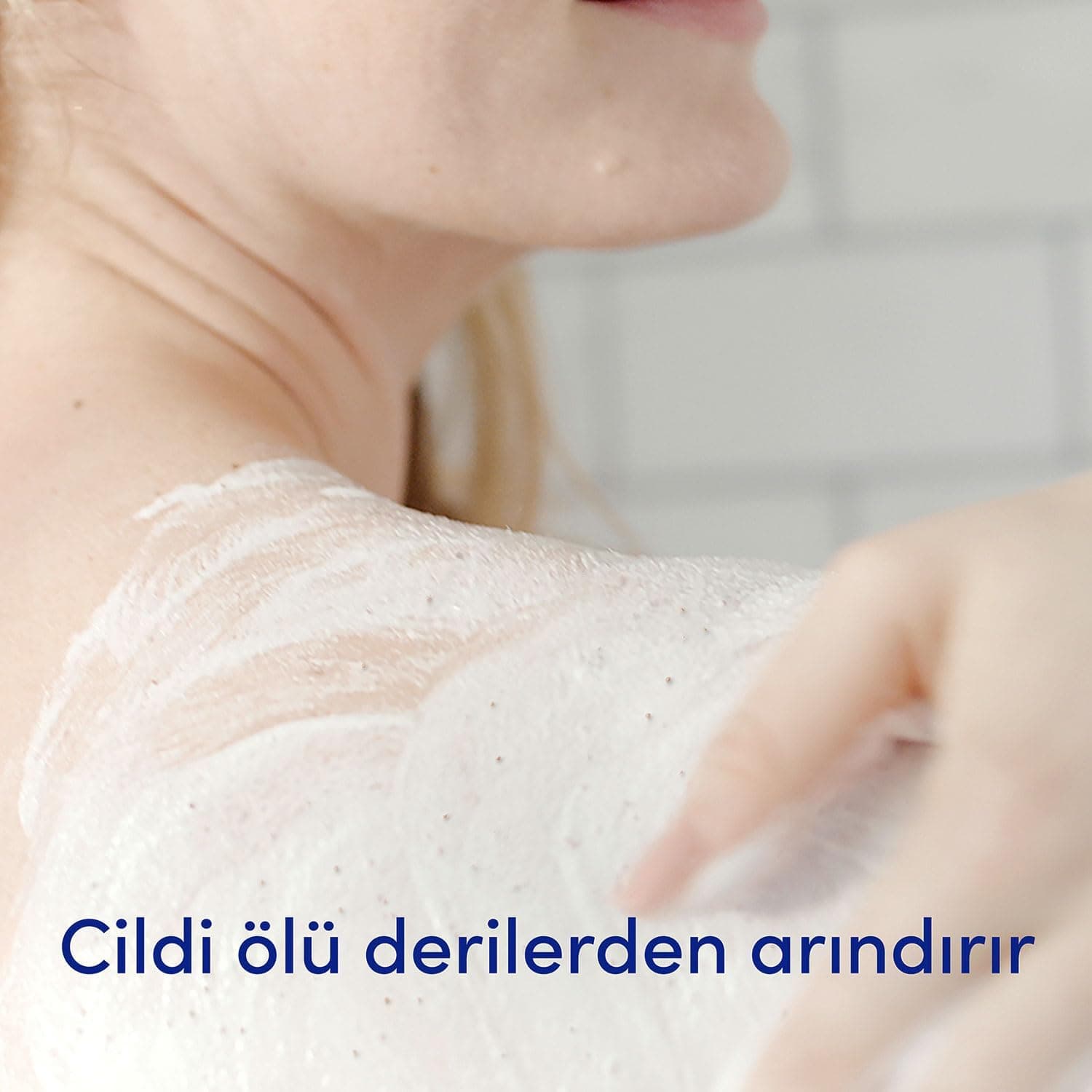 اسکراب بدن Dove لایهبردار با انار و کره شی 225ml اسکراب بدن Dove لایهبردار با انار و کره شی 225ml
