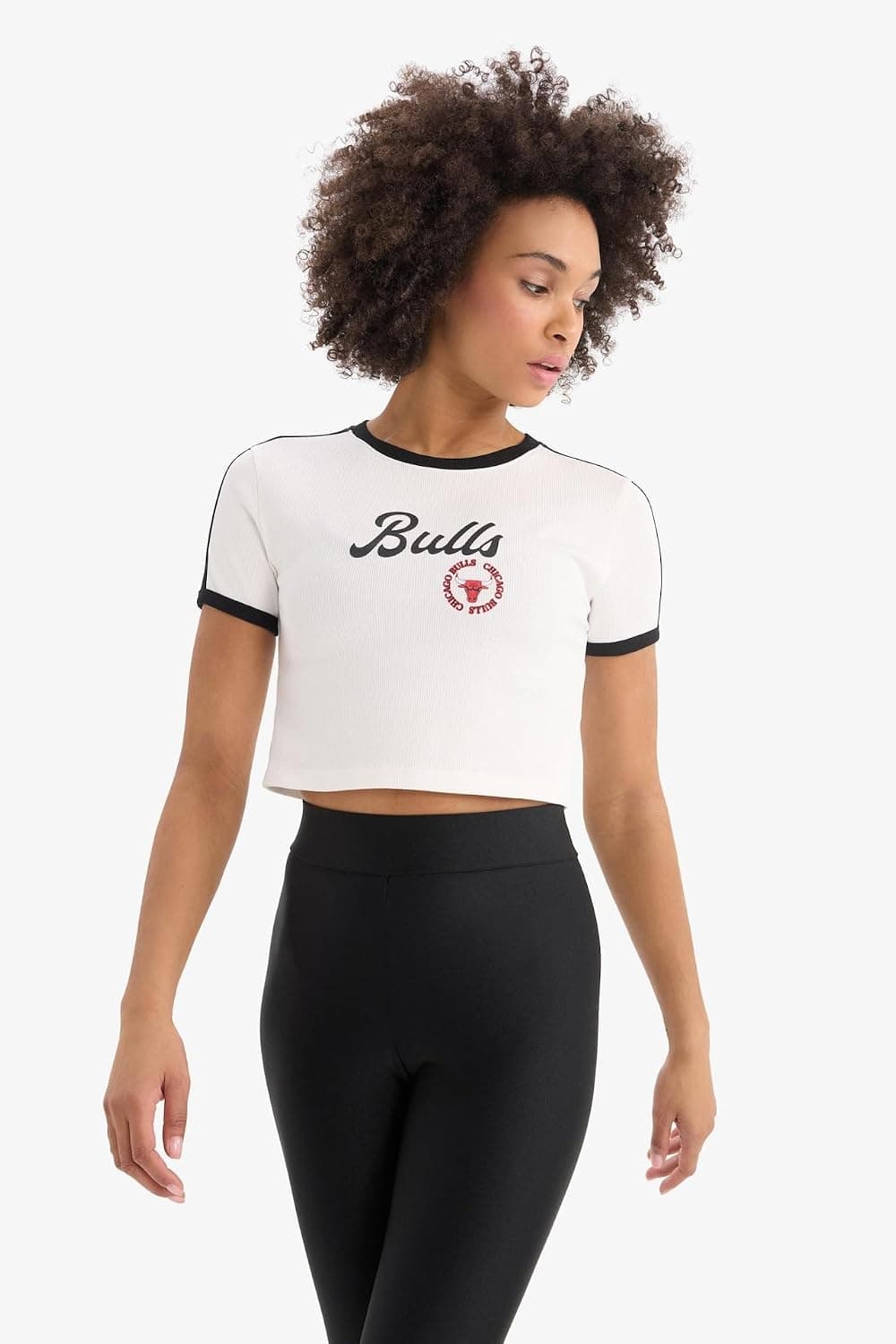 تیشرت زنانه DeFacto NBA Chicago Bulls اسلیم فیت آستین کوتاه مدل E2362AX25SM تیشرت زنانه DeFacto NBA Chicago Bulls اسلیم فیت آستین کوتاه مدل E2362AX25SM
