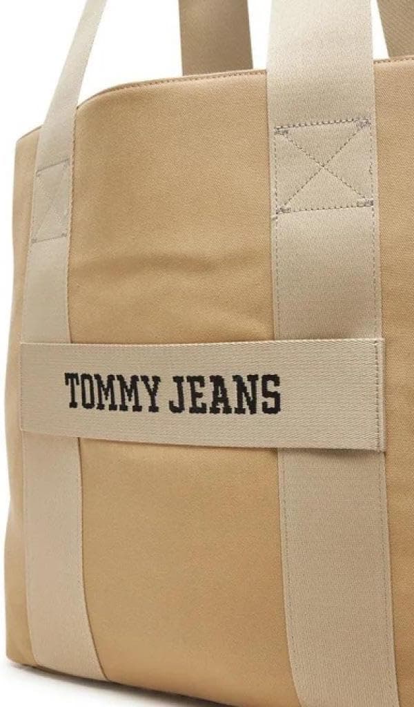 کیف دستی مردانه Tommy Hilfiger مدل TJM RETRO COOL TOTE کیف دستی مردانه Tommy Hilfiger مدل TJM RETRO COOL TOTE