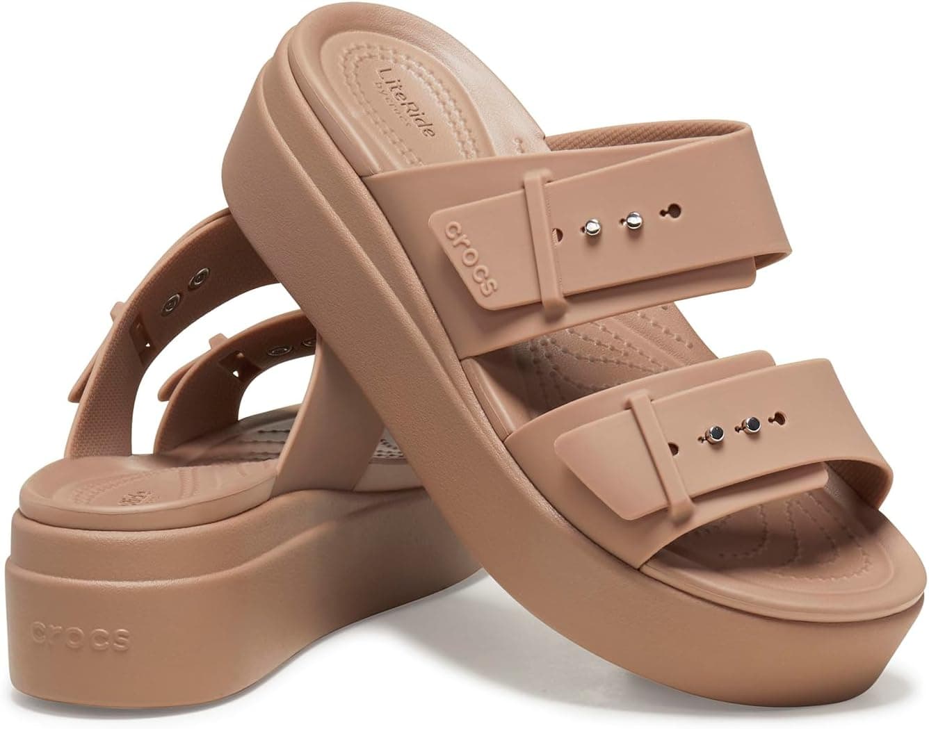 کفش زنانه Crocs پاشنه گوهای کم ارتفاع Brooklyn Buckle مدل 207431-2Q9 کفش زنانه Crocs پاشنه گوهای کم ارتفاع Brooklyn Buckle مدل 207431-2Q9