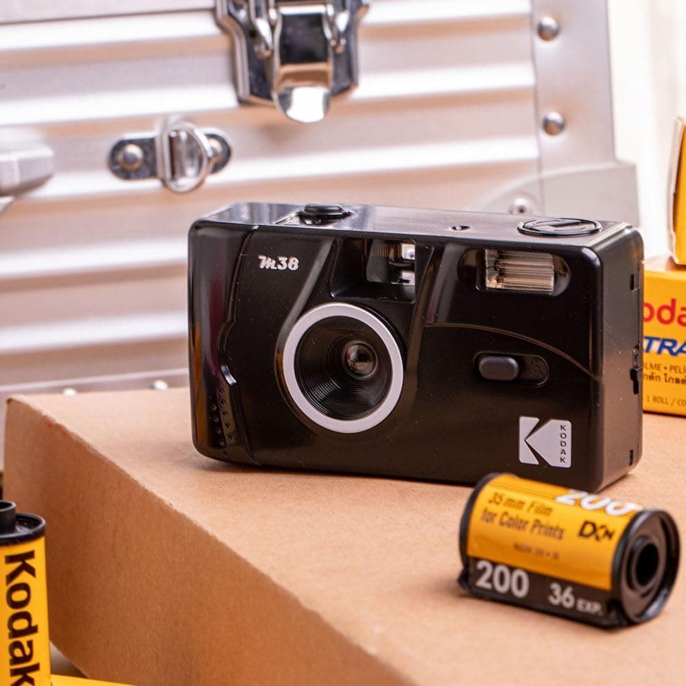 دوربین عکاسی فیلمی 35mm KODAK با فوکوس ثابت و فلاش داخلی مدل M38 دوربین عکاسی فیلمی 35mm KODAK با فوکوس ثابت و فلاش داخلی مدل M38