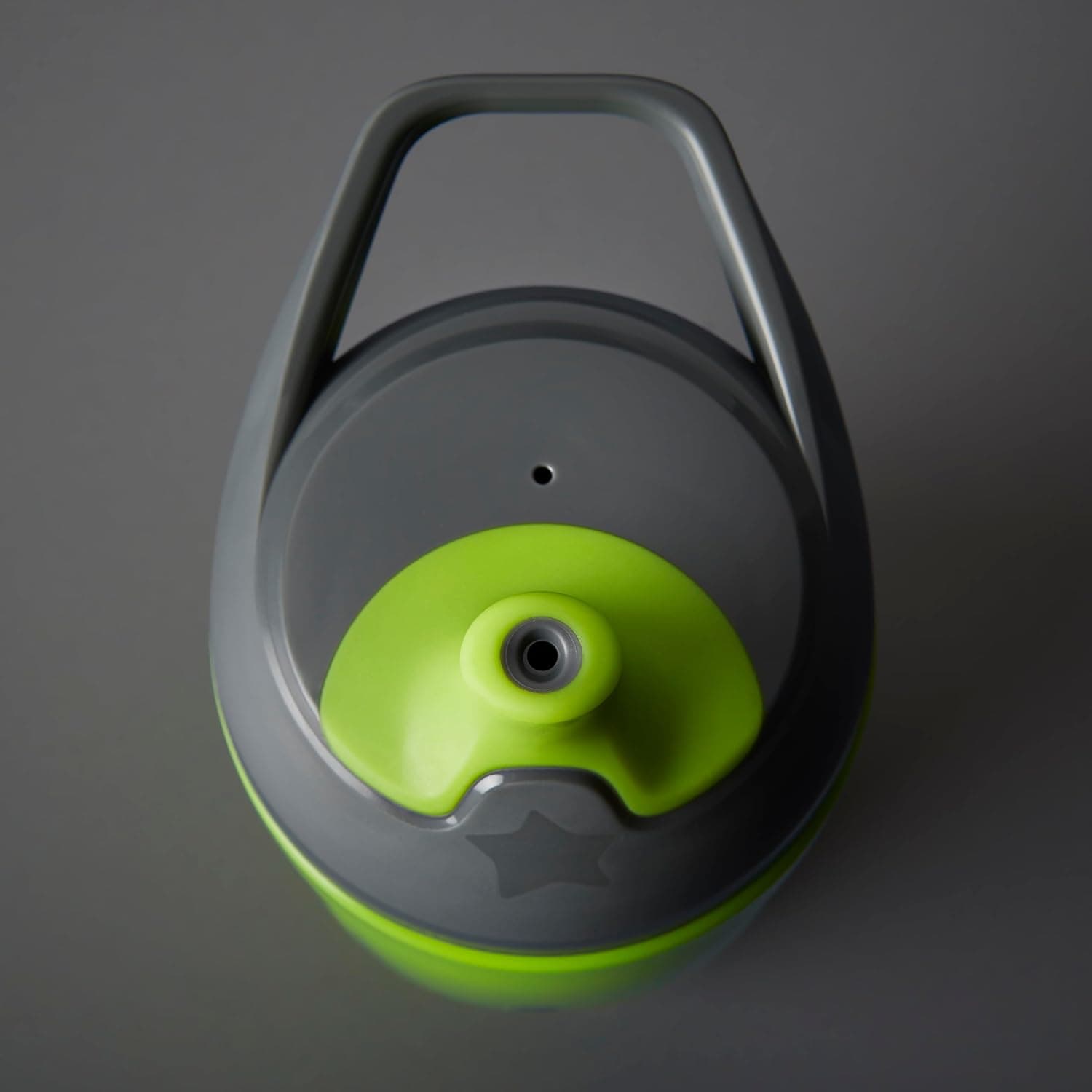 بطری آب Tommee Tippee عایقدار کودک نوپا با دسته Sportee 12m+ 2ct بطری آب Tommee Tippee عایقدار کودک نوپا با دسته Sportee 12m+ 2ct