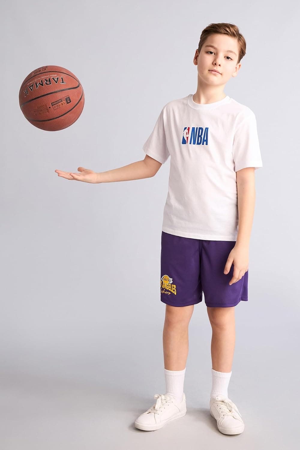 شلوارک پسرانه DeFacto NBA Los Angeles Lakers فیت معمولی مدل H2918A826HS شلوارک پسرانه DeFacto NBA Los Angeles Lakers فیت معمولی مدل H2918A826HS