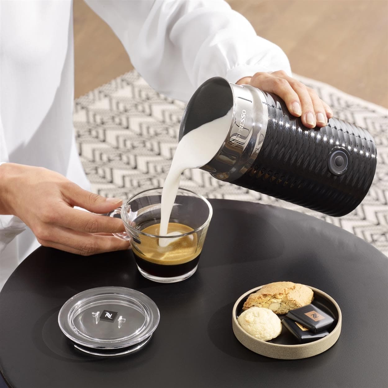 کفساز شیر Nespresso مشکی مستقل مدل Aeroccino 3 کفساز شیر Nespresso مشکی مستقل مدل Aeroccino 3