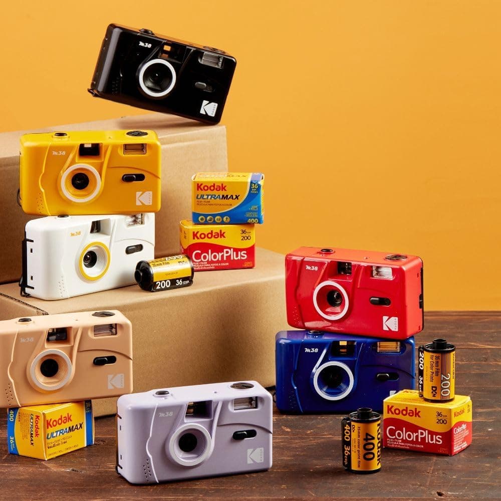 دوربین عکاسی فیلمی 35mm KODAK با فوکوس ثابت و فلاش داخلی مدل M38 دوربین عکاسی فیلمی 35mm KODAK با فوکوس ثابت و فلاش داخلی مدل M38