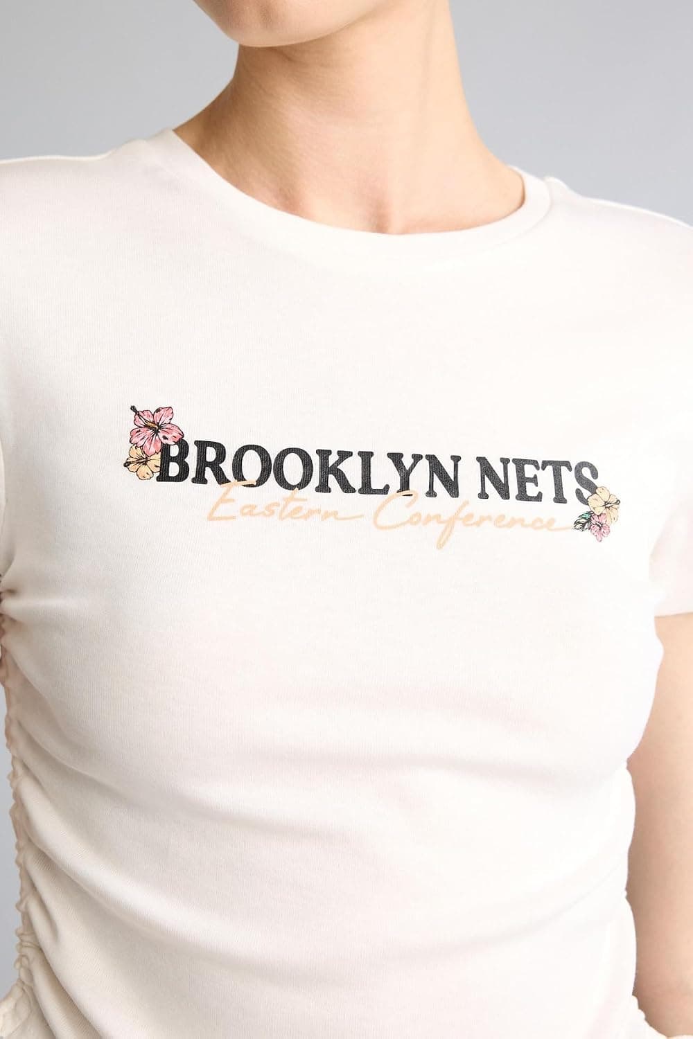 تیشرت زنانه DeFacto نخی NBA Brooklyn Nets اسلیم فیت مدل G9458AX26SM تیشرت زنانه DeFacto نخی NBA Brooklyn Nets اسلیم فیت مدل G9458AX26SM