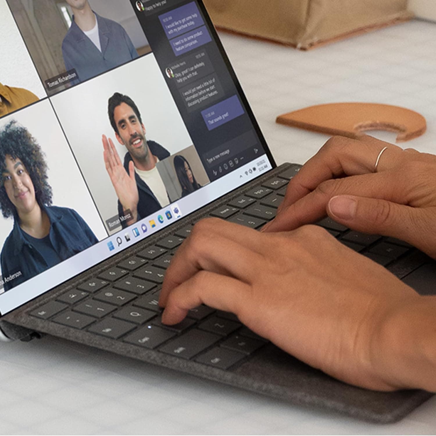 کیبورد Microsoft Surface Pro با محفظه نگهداری Slim Pen سازگار با Surface Pro (11th Edition)، Surface Pro 9 و Surface Pro 8 رنگ پلاتینی کیبورد Microsoft Surface Pro با محفظه نگهداری Slim Pen سازگار با Surface Pro (11th Edition)، Surface Pro 9 و Surface Pro 8 رنگ پلاتینی
