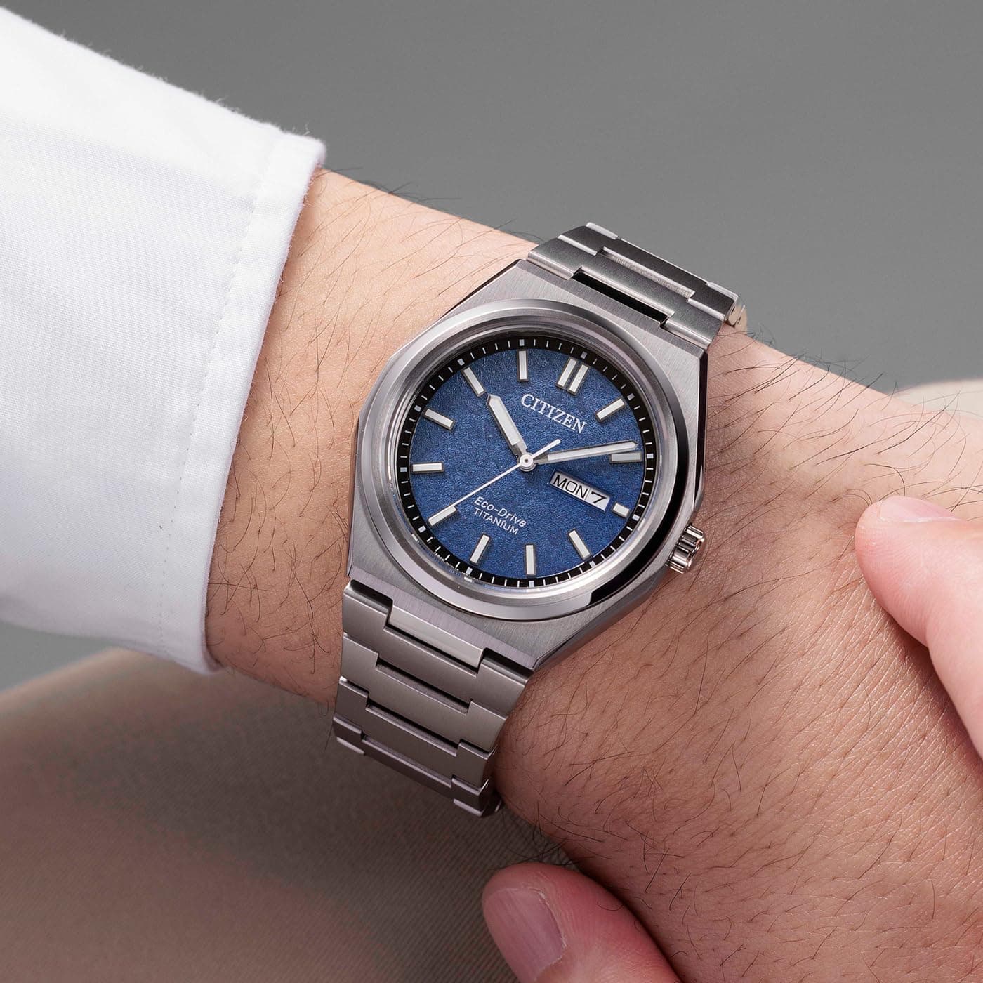 ساعت مچی مردانه Citizen Eco-Drive آنالوگ با بند تیتانیومی ساعت مچی مردانه Citizen Eco-Drive آنالوگ با بند تیتانیومی