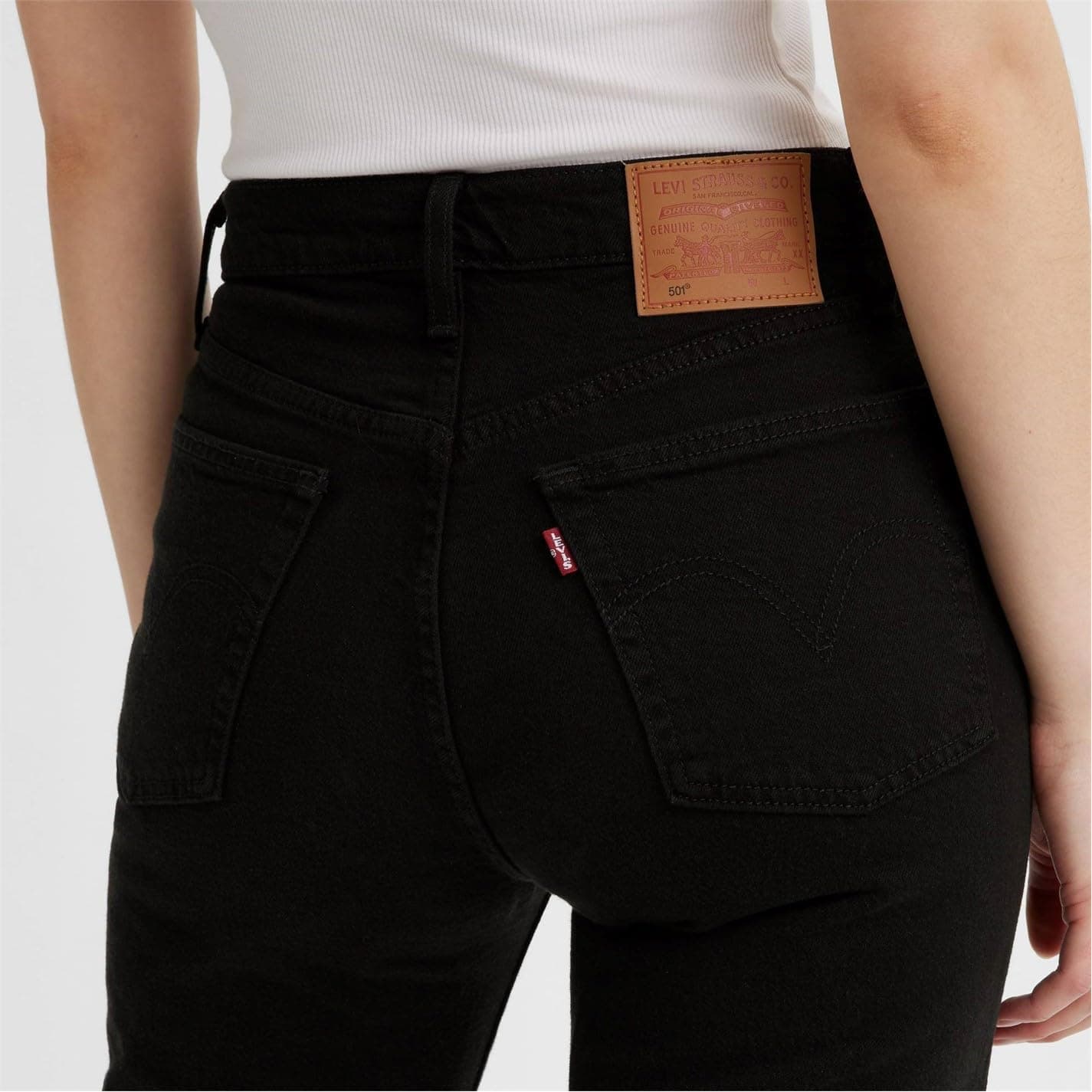 شلوار جین زنانه Levi's کراپ مدل 501 شلوار جین زنانه Levi's کراپ مدل 501