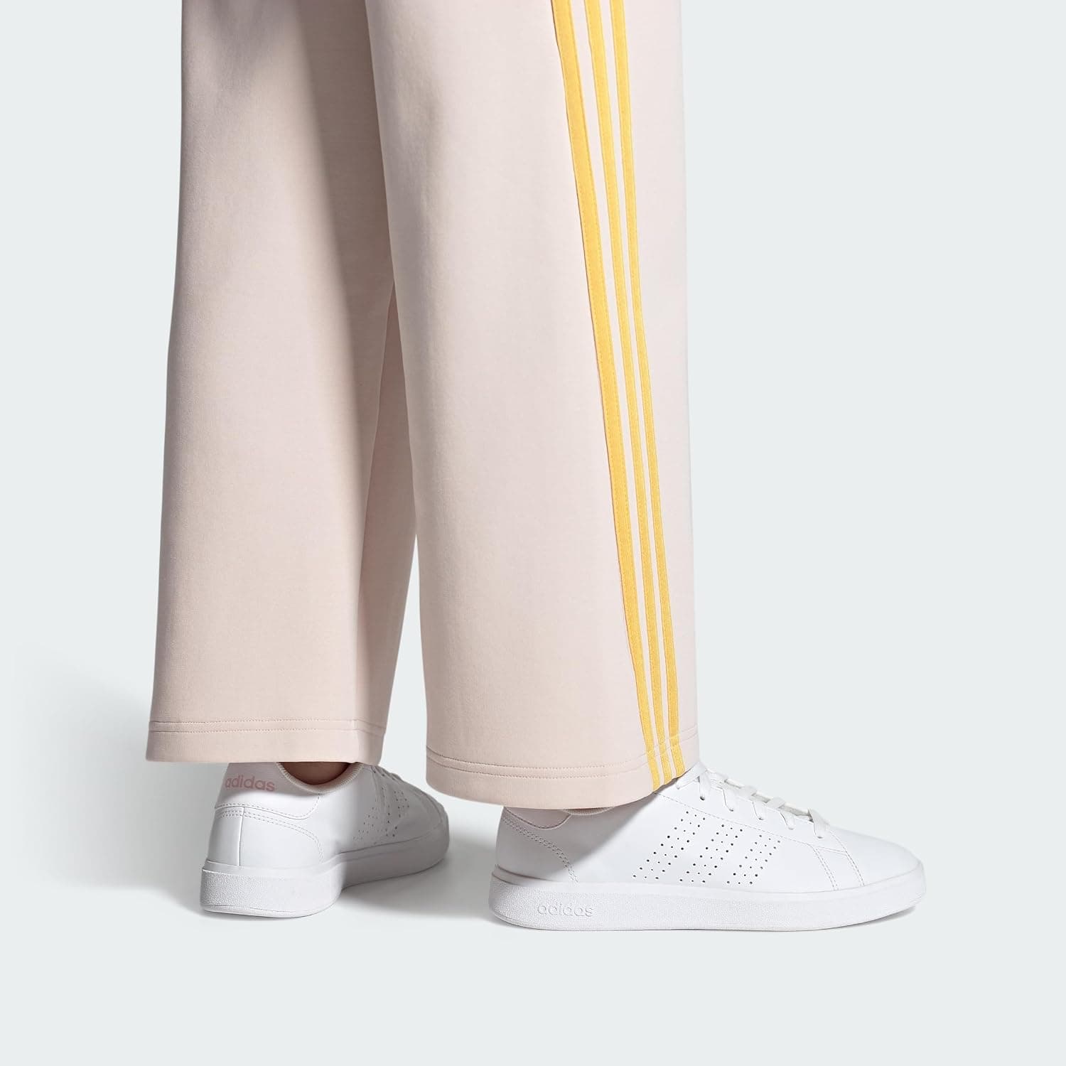 کفش زنانه adidas کوتاه غیرفوتبالی مدل ADVANTAGE BASE 2.0 کفش زنانه adidas کوتاه غیرفوتبالی مدل ADVANTAGE BASE 2.0