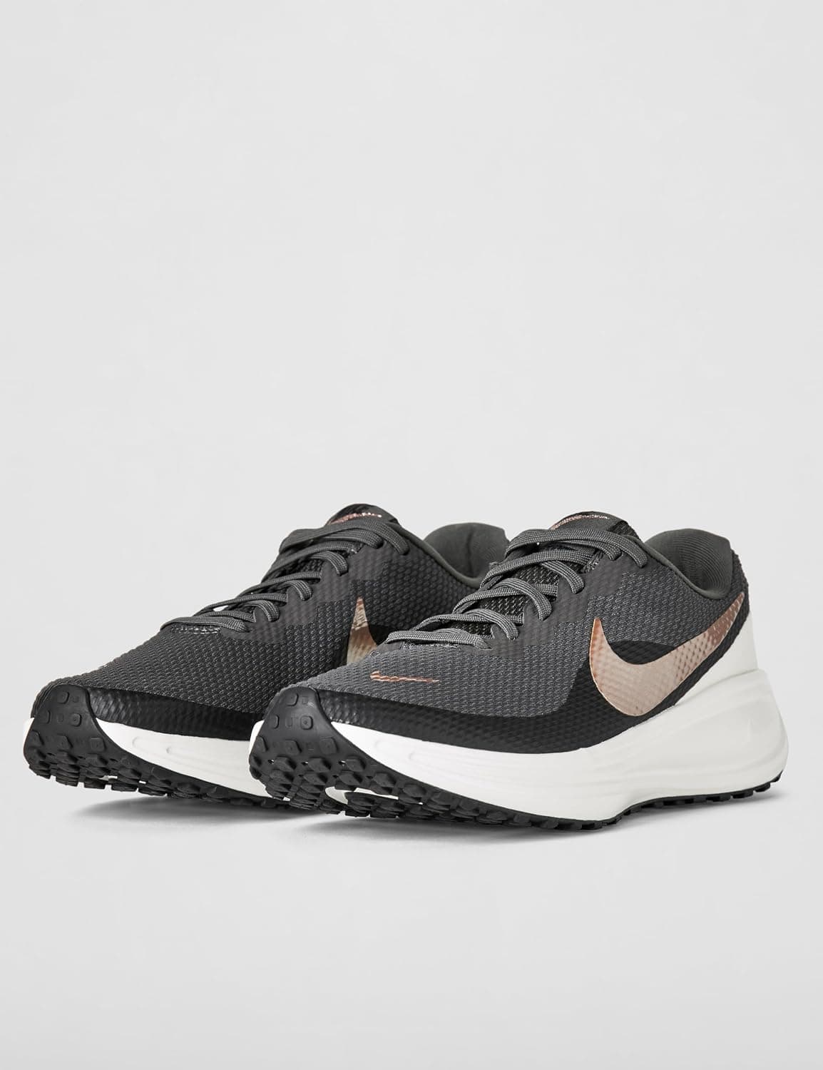 کفش ورزشی زنانه Nike مدل Revolution 8 کفش ورزشی زنانه Nike مدل Revolution 8