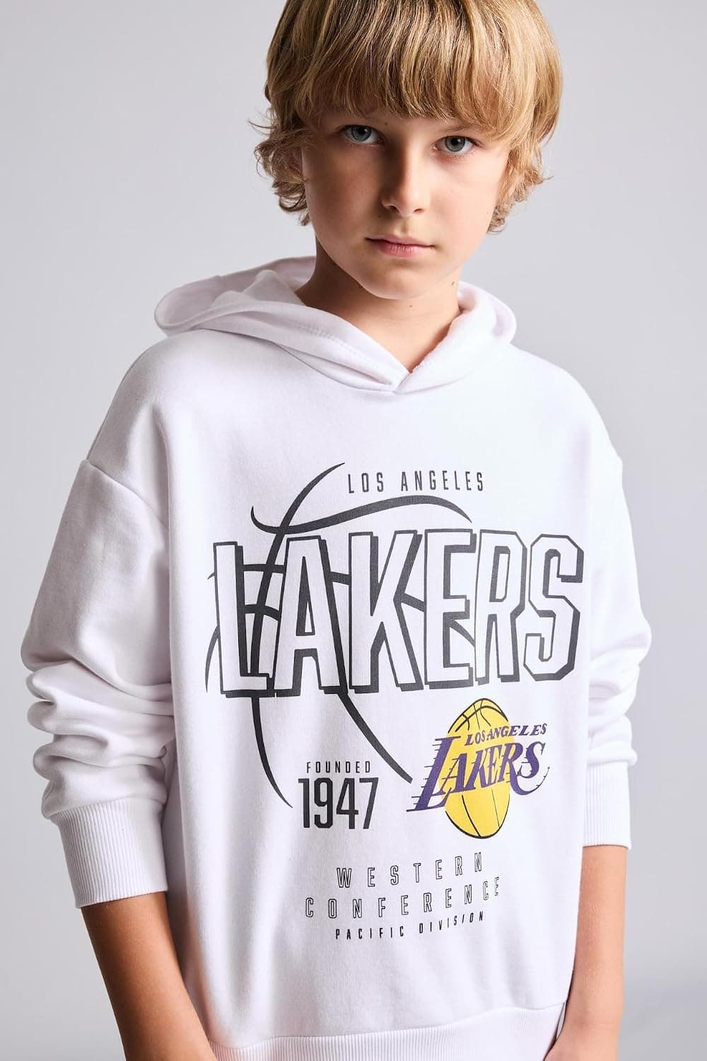 سویشرت کاپوشندار پسرانه DeFacto طرح NBA Los Angeles Lakers دوش افتاده فیت معمولی سویشرت کاپوشندار پسرانه DeFacto طرح NBA Los Angeles Lakers دوش افتاده فیت معمولی