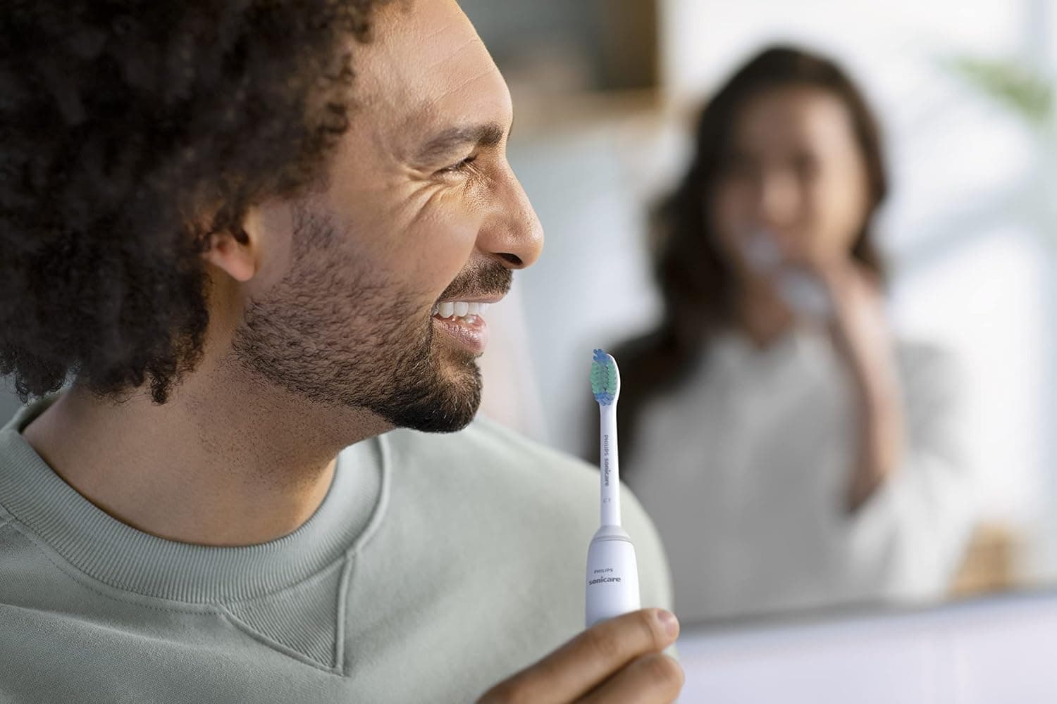 مسواک برقی شارژی PHILIPS سفید سری 1100 مدل HX3641/01 با دوشاخه 3 Pin مورد تأیید امارات مسواک برقی شارژی PHILIPS سفید سری 1100 مدل HX3641/01 با دوشاخه 3 Pin مورد تأیید امارات