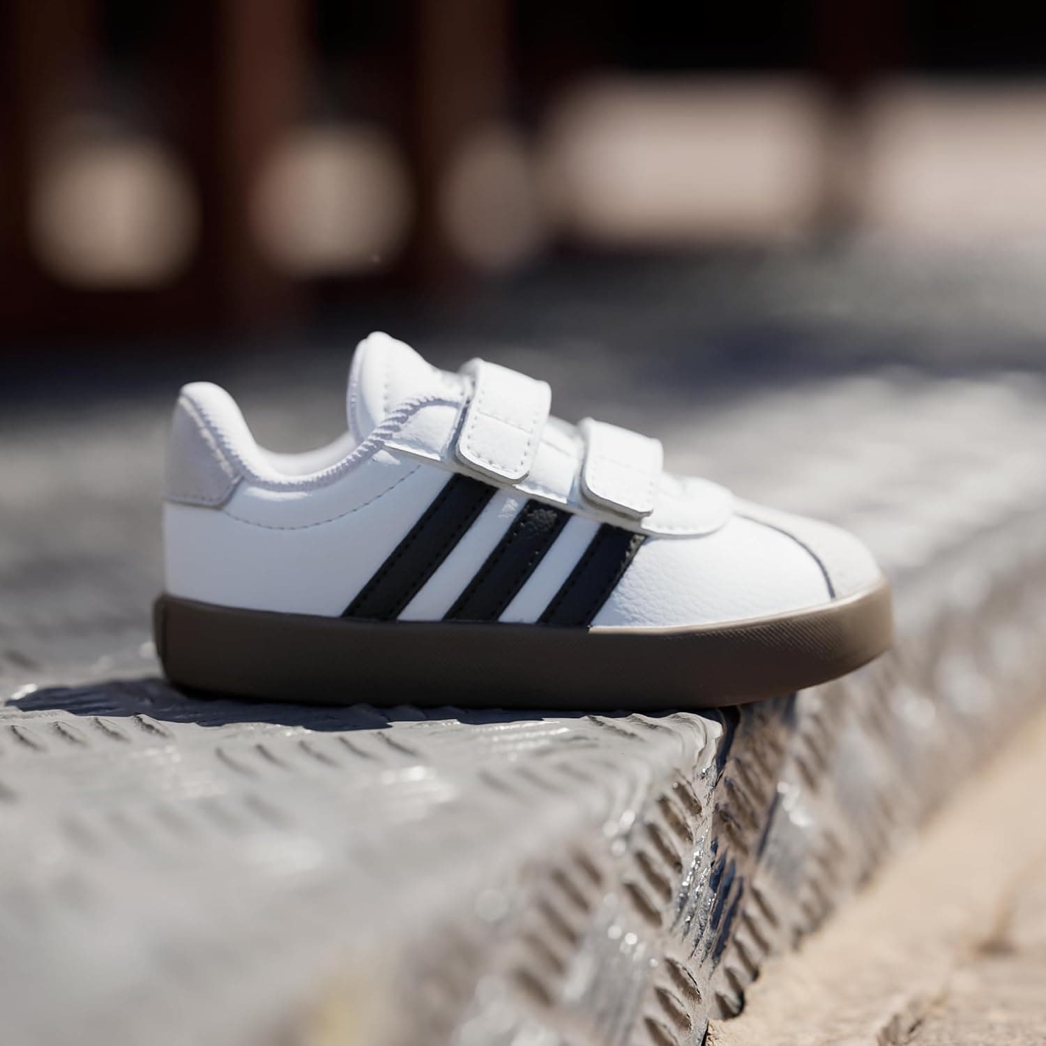 کفش ورزشی روزمره بچگانه adidas مدل VL Court 3.0 کفش ورزشی روزمره بچگانه adidas مدل VL Court 3.0