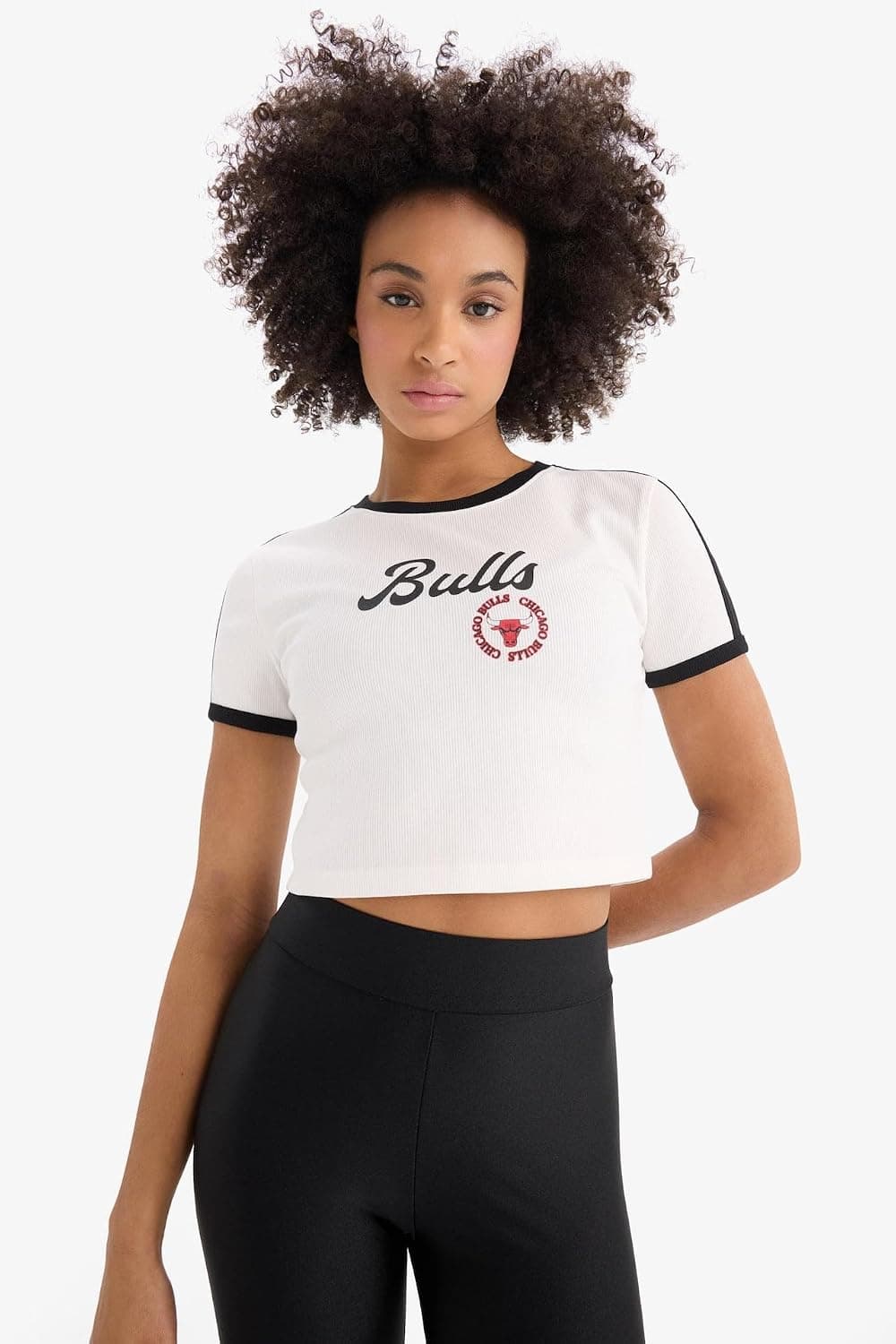 تیشرت زنانه DeFacto NBA Chicago Bulls اسلیم فیت آستین کوتاه مدل E2362AX25SM تیشرت زنانه DeFacto NBA Chicago Bulls اسلیم فیت آستین کوتاه مدل E2362AX25SM