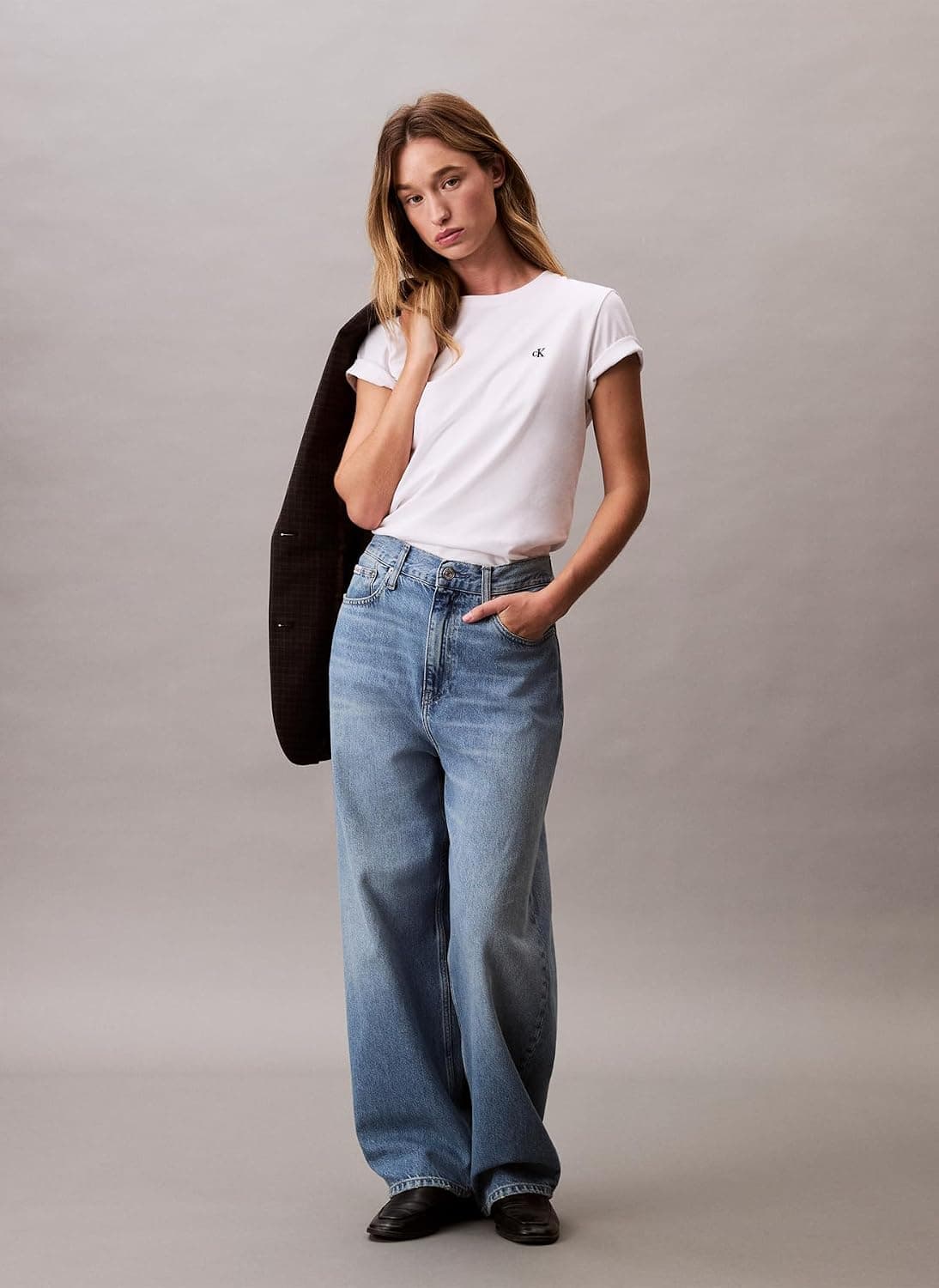 تیشرت زنانه Calvin Klein یقه گرد MONOGRAM تیشرت زنانه Calvin Klein یقه گرد MONOGRAM