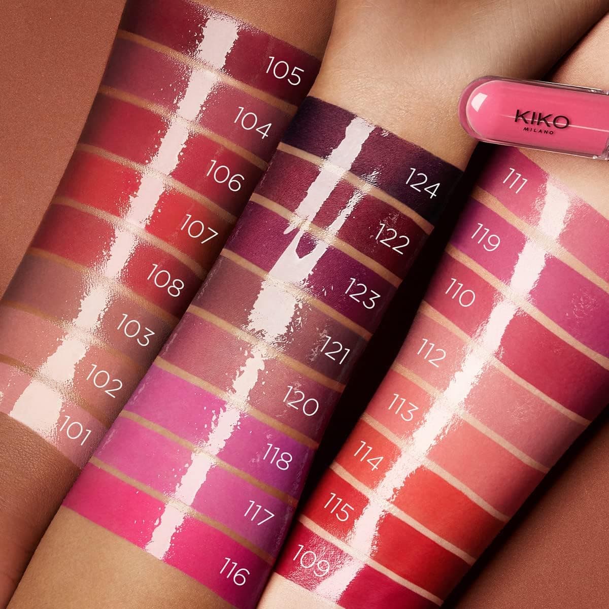 رژ لب مایع Kiko Milano دوطرفه براق و مات ماندگار مدل 106 Satin Ruby Red رژ لب مایع Kiko Milano دوطرفه براق و مات ماندگار مدل 106 Satin Ruby Red