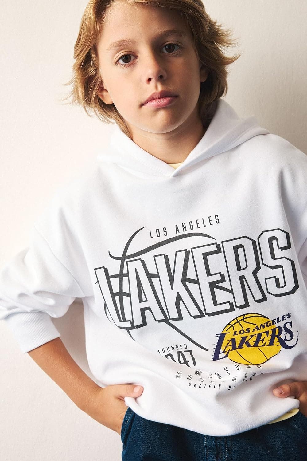 سویشرت کاپوشندار پسرانه DeFacto طرح NBA Los Angeles Lakers دوش افتاده فیت معمولی سویشرت کاپوشندار پسرانه DeFacto طرح NBA Los Angeles Lakers دوش افتاده فیت معمولی