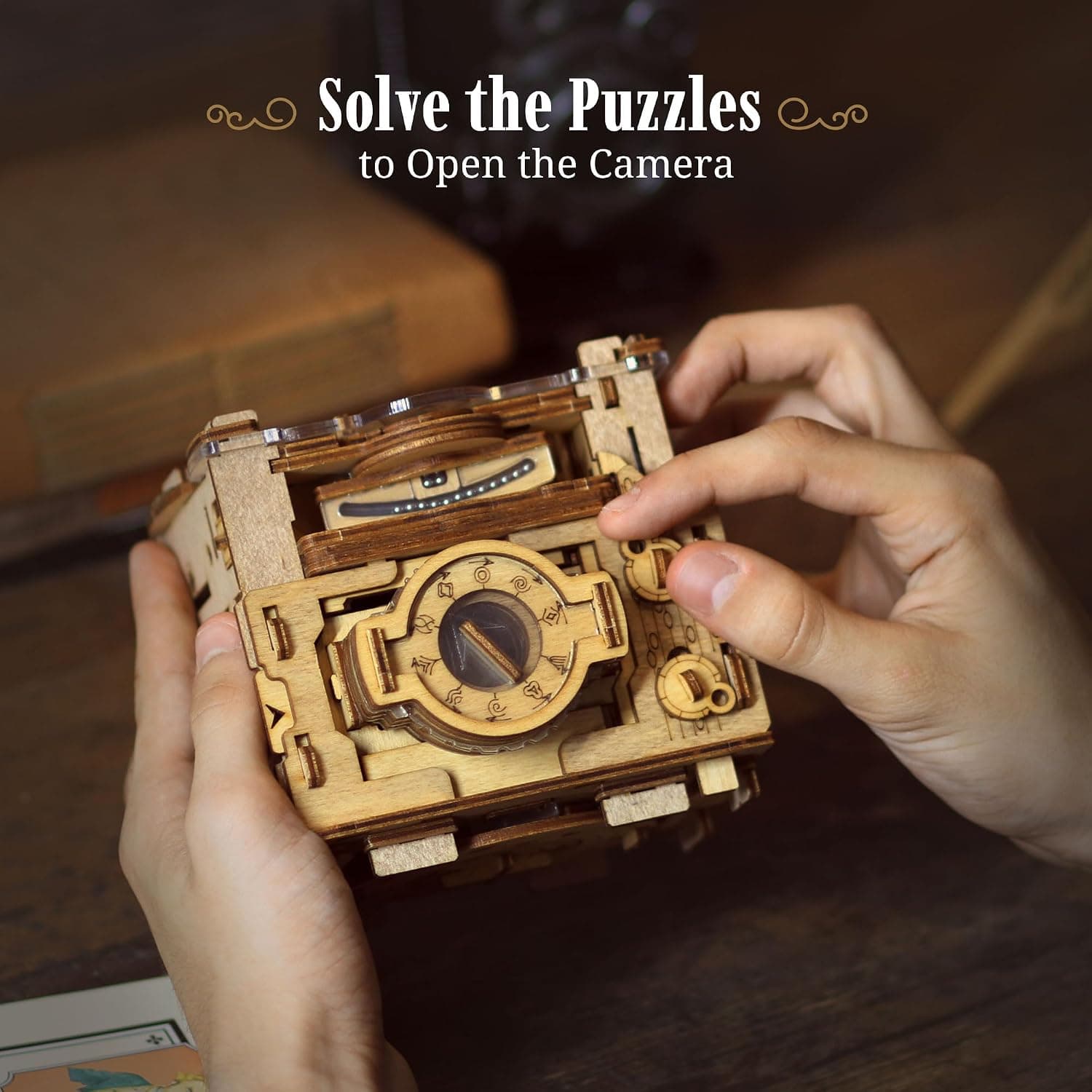 بازی معمایی iDventure مدل Cluebox 6: Sherlock's Camera بازی معمایی iDventure مدل Cluebox 6: Sherlock's Camera