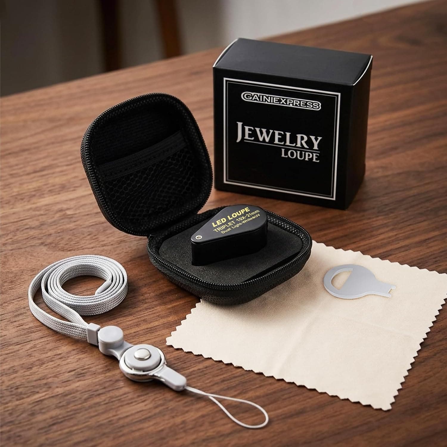 ذرهبین جواهرشناسی تاشو GAIN EXPRESS با نور 6 LED و UV مدل Hastings Triplet Loupe 10X ذرهبین جواهرشناسی تاشو GAIN EXPRESS با نور 6 LED و UV مدل Hastings Triplet Loupe 10X