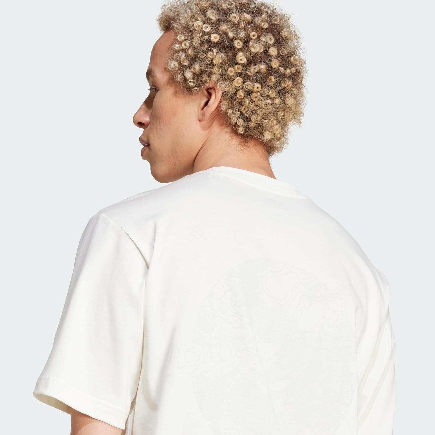 تیشرت بچگانه adidas Essentials با لوگوی کوچک نخی تیشرت بچگانه adidas Essentials با لوگوی کوچک نخی