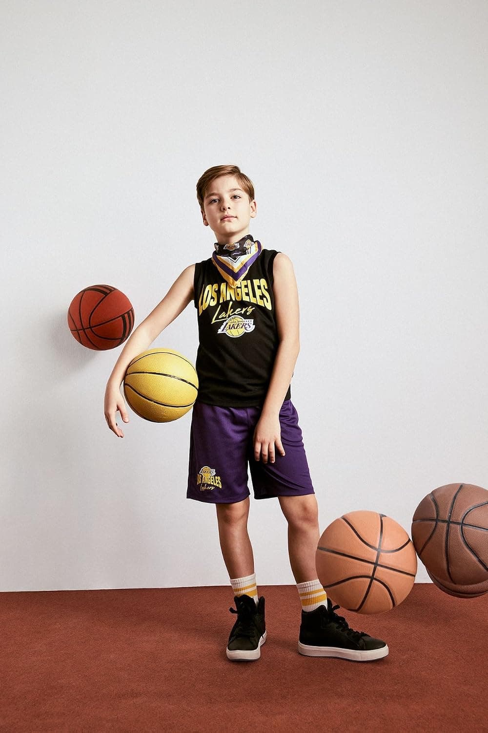 شلوارک پسرانه DeFacto NBA Los Angeles Lakers فیت معمولی مدل H2918A826HS شلوارک پسرانه DeFacto NBA Los Angeles Lakers فیت معمولی مدل H2918A826HS