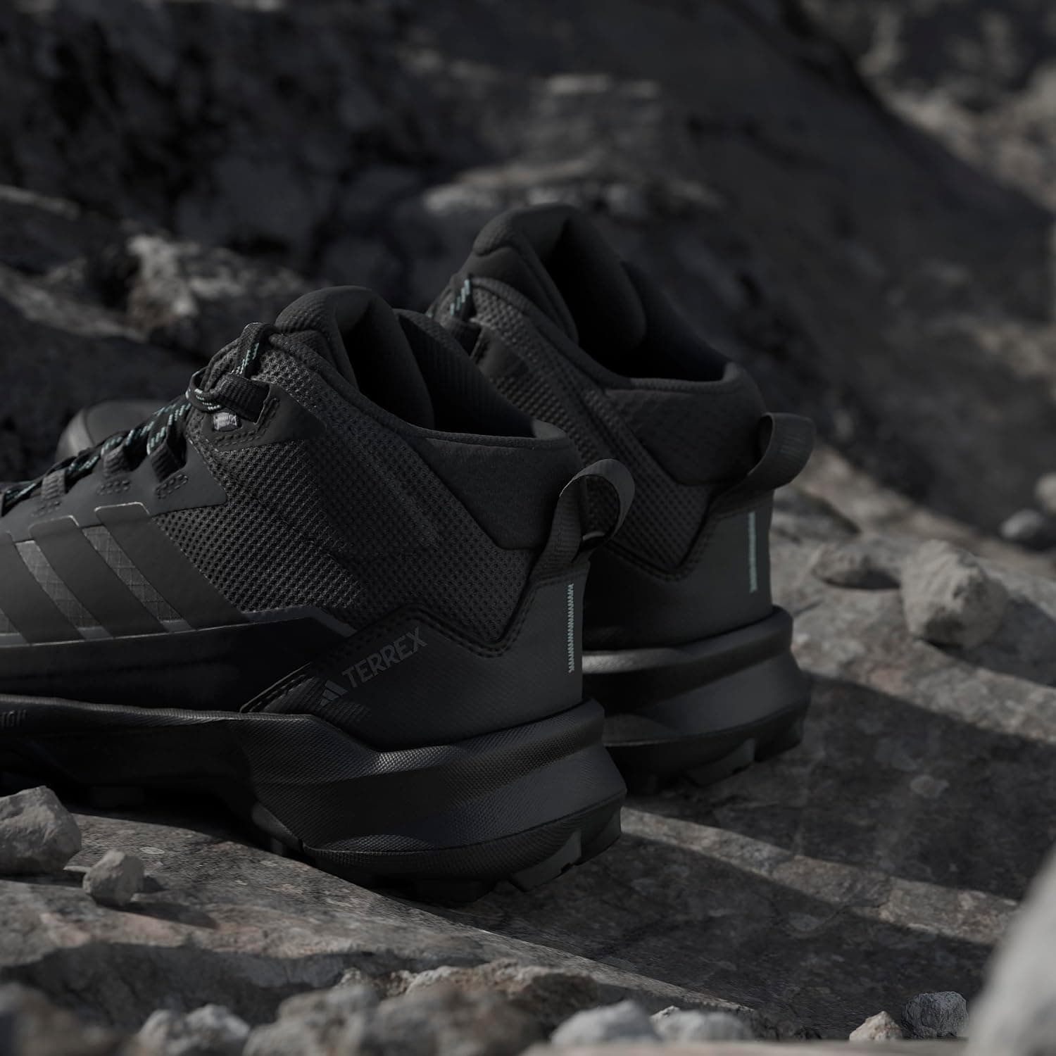 کفش کوهنوردی زنانه adidas Terrex Skychaser Ax5 Mid Gore-tex کفش کوهنوردی زنانه adidas Terrex Skychaser Ax5 Mid Gore-tex