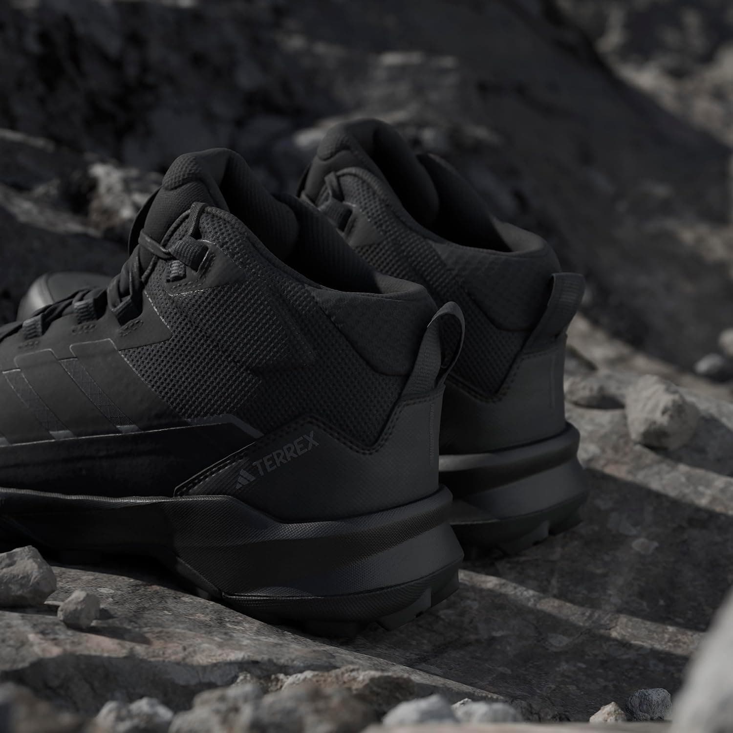 کفش طبیعتگردی ساقمتوسط adidas Terrex Skychaser AX5 Mid GORE-TEX مدل 01-JQ2210-2 کفش طبیعتگردی ساقمتوسط adidas Terrex Skychaser AX5 Mid GORE-TEX مدل 01-JQ2210-2