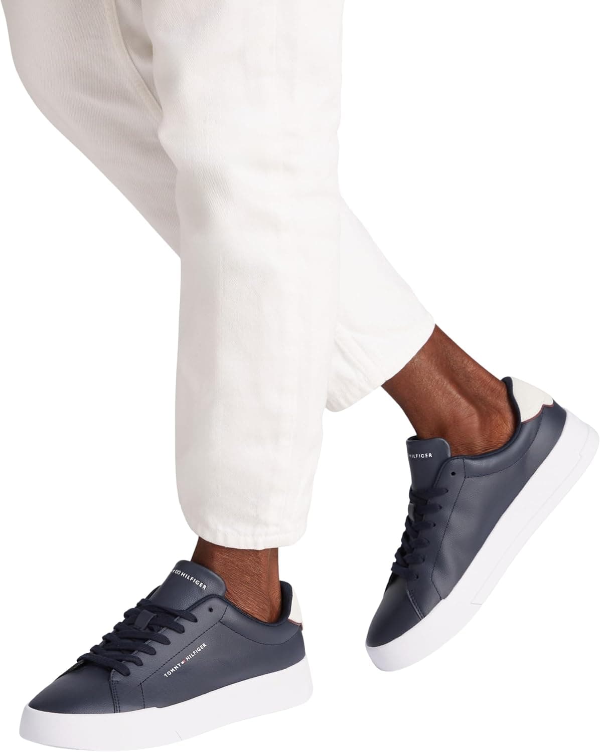 اسنیکر مردانه Tommy Hilfiger چرمی زیره تخت پاشنه با گذار رنگی اکرو اسنیکر مردانه Tommy Hilfiger چرمی زیره تخت پاشنه با گذار رنگی اکرو
