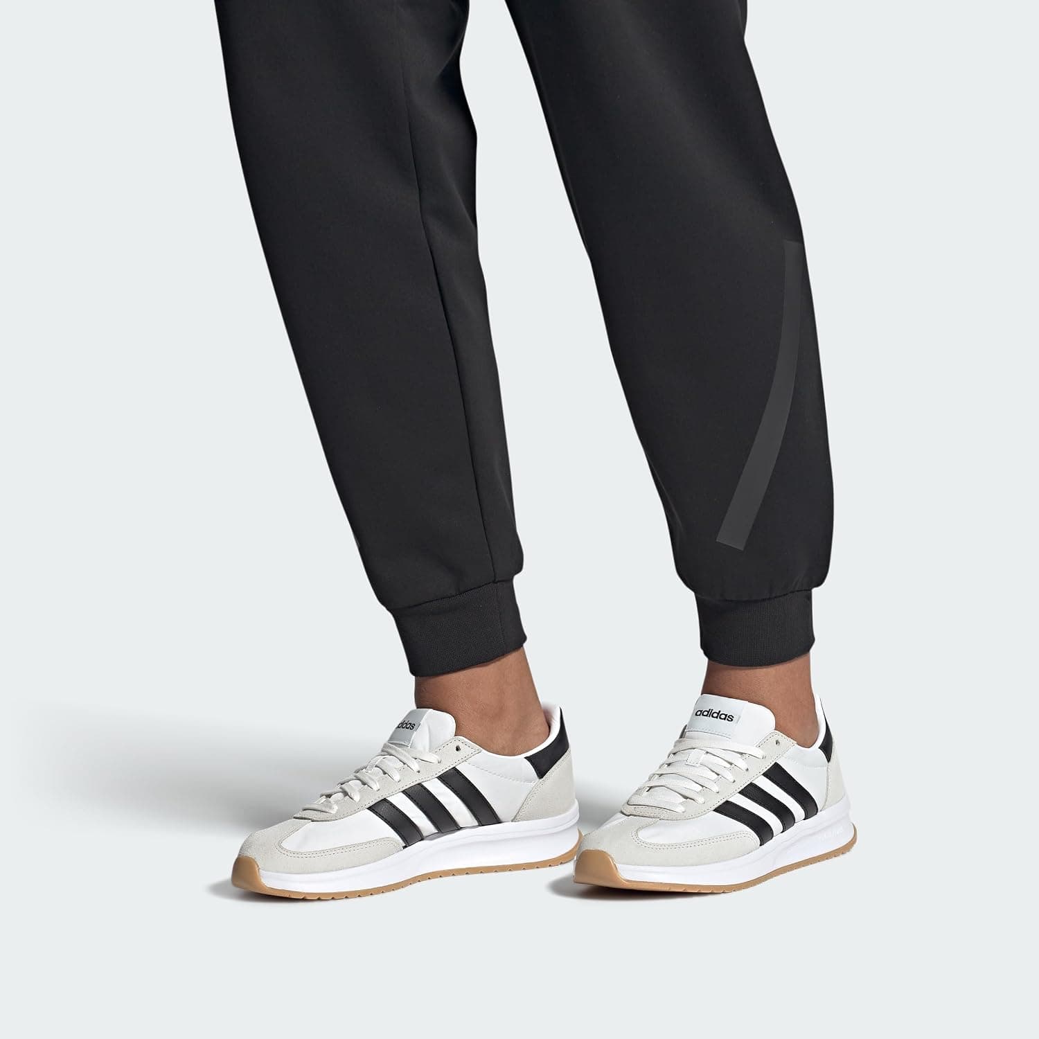 کفش زنانه adidas مدل Run 70S 2.0 کفش زنانه adidas مدل Run 70S 2.0