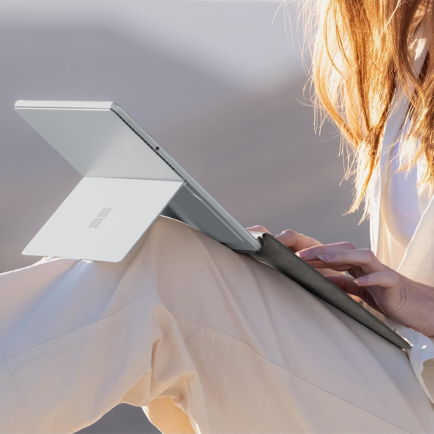 کیبورد Microsoft Surface Pro با محفظه نگهداری Slim Pen سازگار با Surface Pro (11th Edition)، Surface Pro 9 و Surface Pro 8 رنگ پلاتینی کیبورد Microsoft Surface Pro با محفظه نگهداری Slim Pen سازگار با Surface Pro (11th Edition)، Surface Pro 9 و Surface Pro 8 رنگ پلاتینی