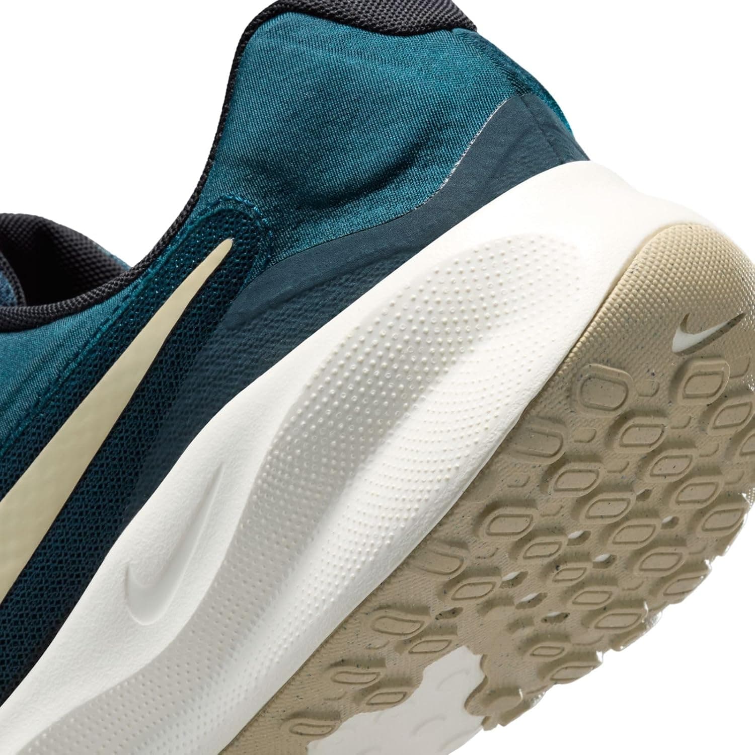 کفش دویدن مردانه Nike Revolution 7 رنگی مدل FB2207-407 کفش دویدن مردانه Nike Revolution 7 رنگی مدل FB2207-407