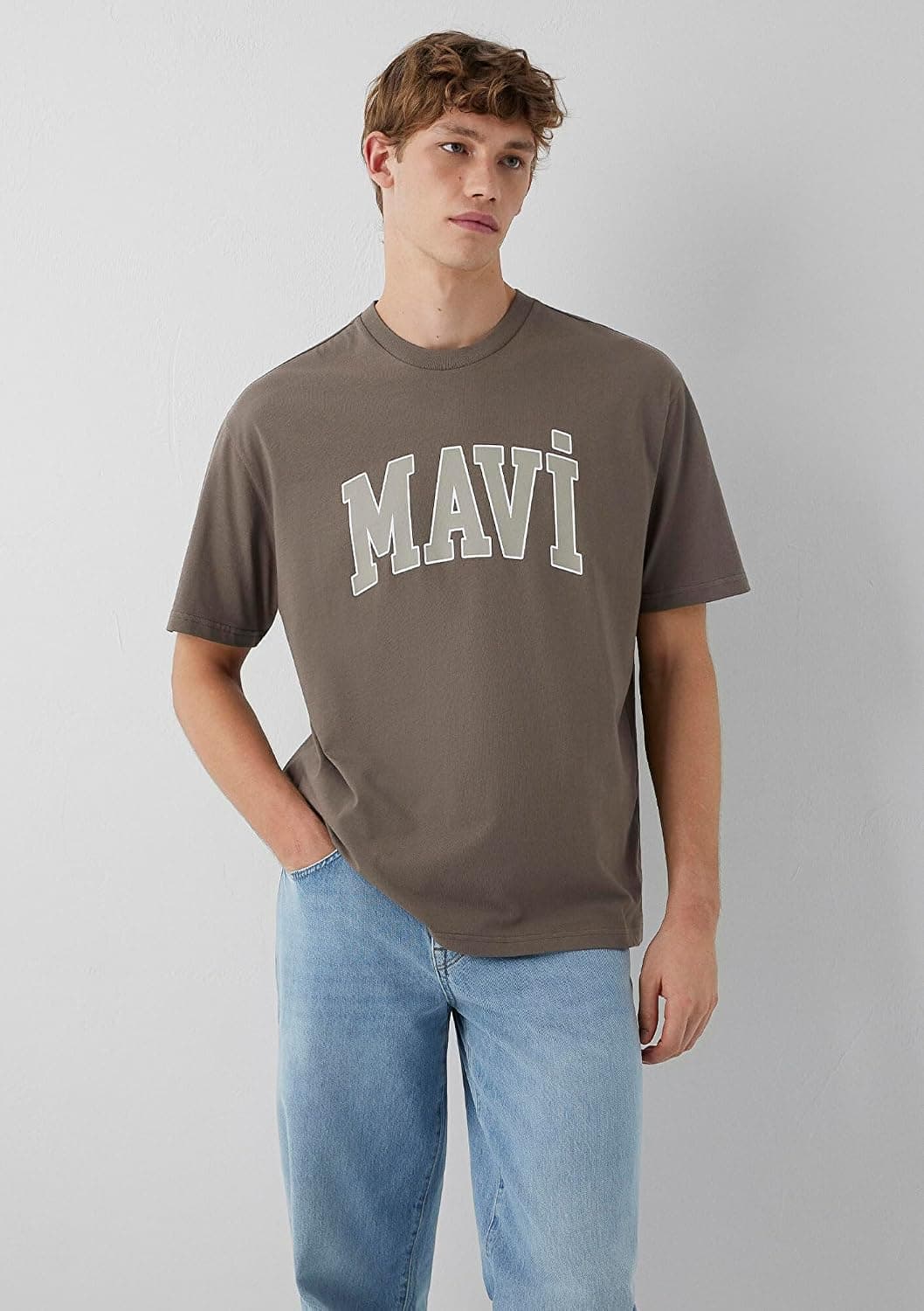 تیشرت قهوهای مردانه Mavi لوگودار فیت آزاد مدل 0611711-91601 تیشرت قهوهای مردانه Mavi لوگودار فیت آزاد مدل 0611711-91601