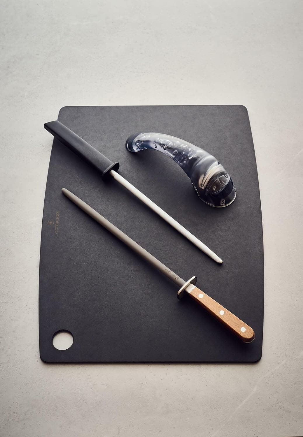 تیزکن چاقوی Victorinox با غلتک سرامیکی سیاه مدل 7.8721.3 تیزکن چاقوی Victorinox با غلتک سرامیکی سیاه مدل 7.8721.3