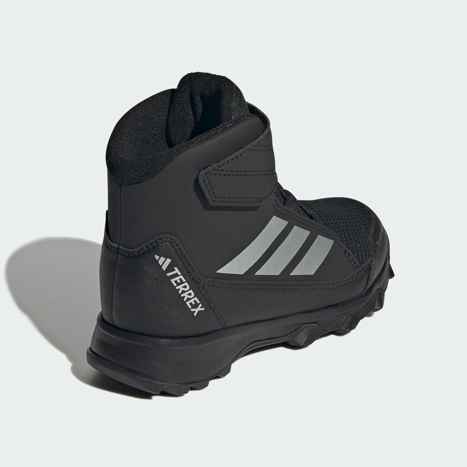 بوت اوتدور نوجوانه adidas Terrex Snow CW K مدل JR4188 سیاه بوت اوتدور نوجوانه adidas Terrex Snow CW K مدل JR4188 سیاه
