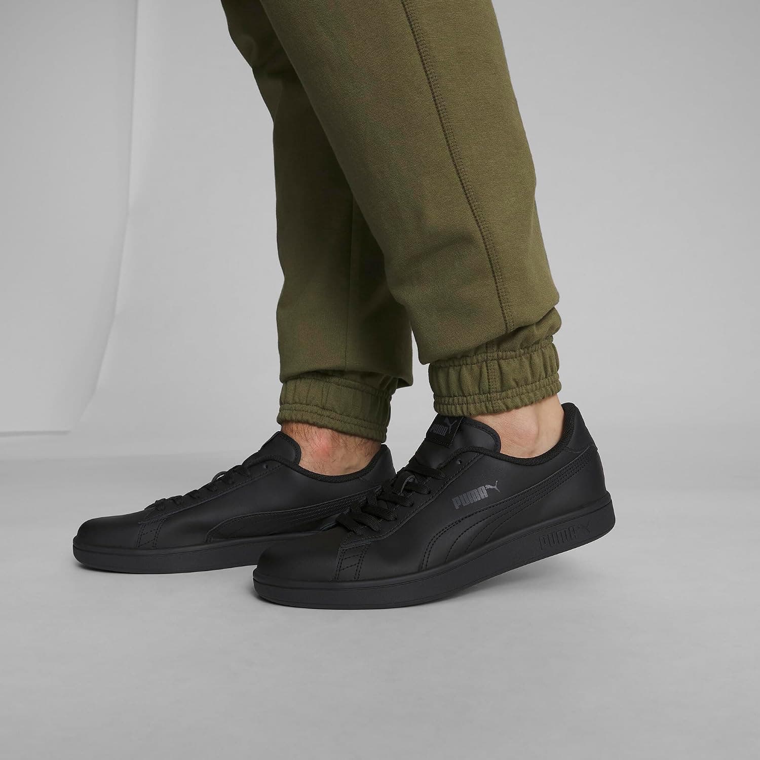کفش ورزشی زنانه PUMA ساق کوتاه Smash V2 کفش ورزشی زنانه PUMA ساق کوتاه Smash V2