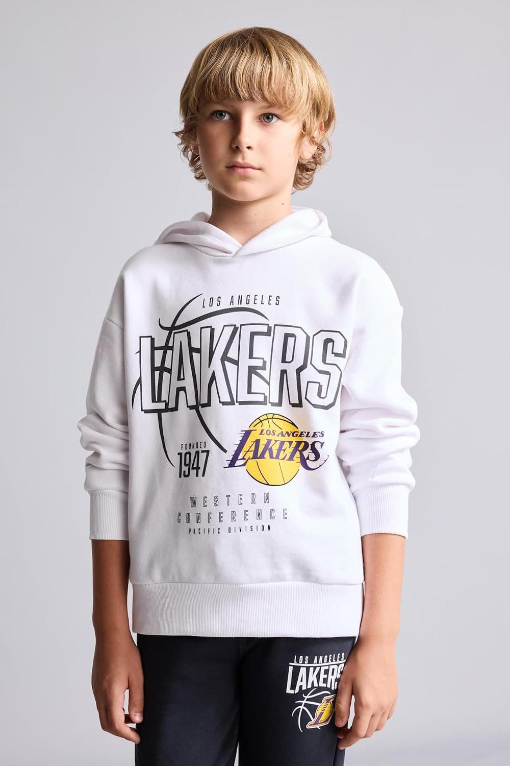 سویشرت کاپوشندار پسرانه DeFacto طرح NBA Los Angeles Lakers دوش افتاده فیت معمولی سویشرت کاپوشندار پسرانه DeFacto طرح NBA Los Angeles Lakers دوش افتاده فیت معمولی