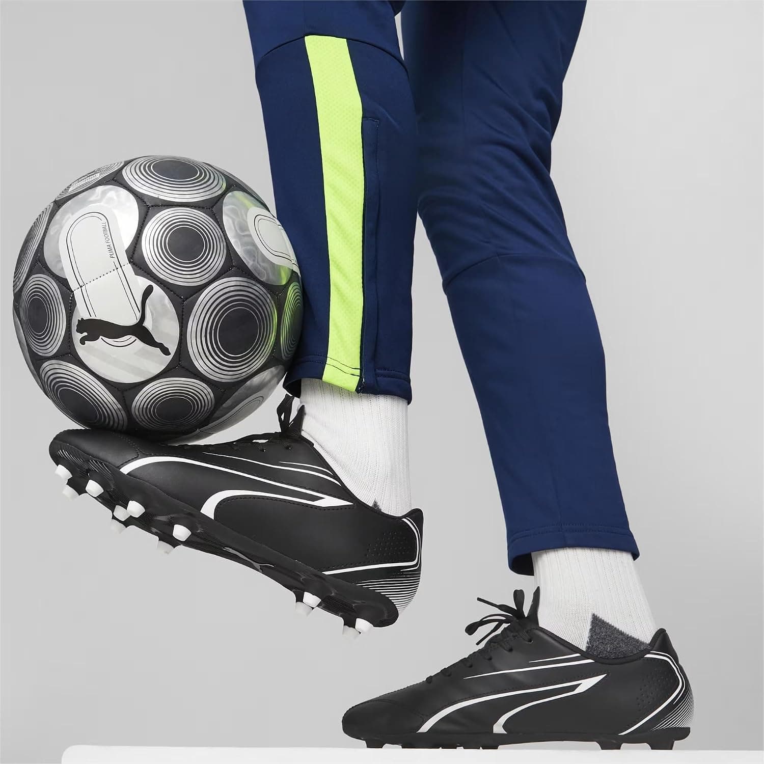 کفش فوتبال مردانه PUMA مدل Vitoria FG/AG کفش فوتبال مردانه PUMA مدل Vitoria FG/AG