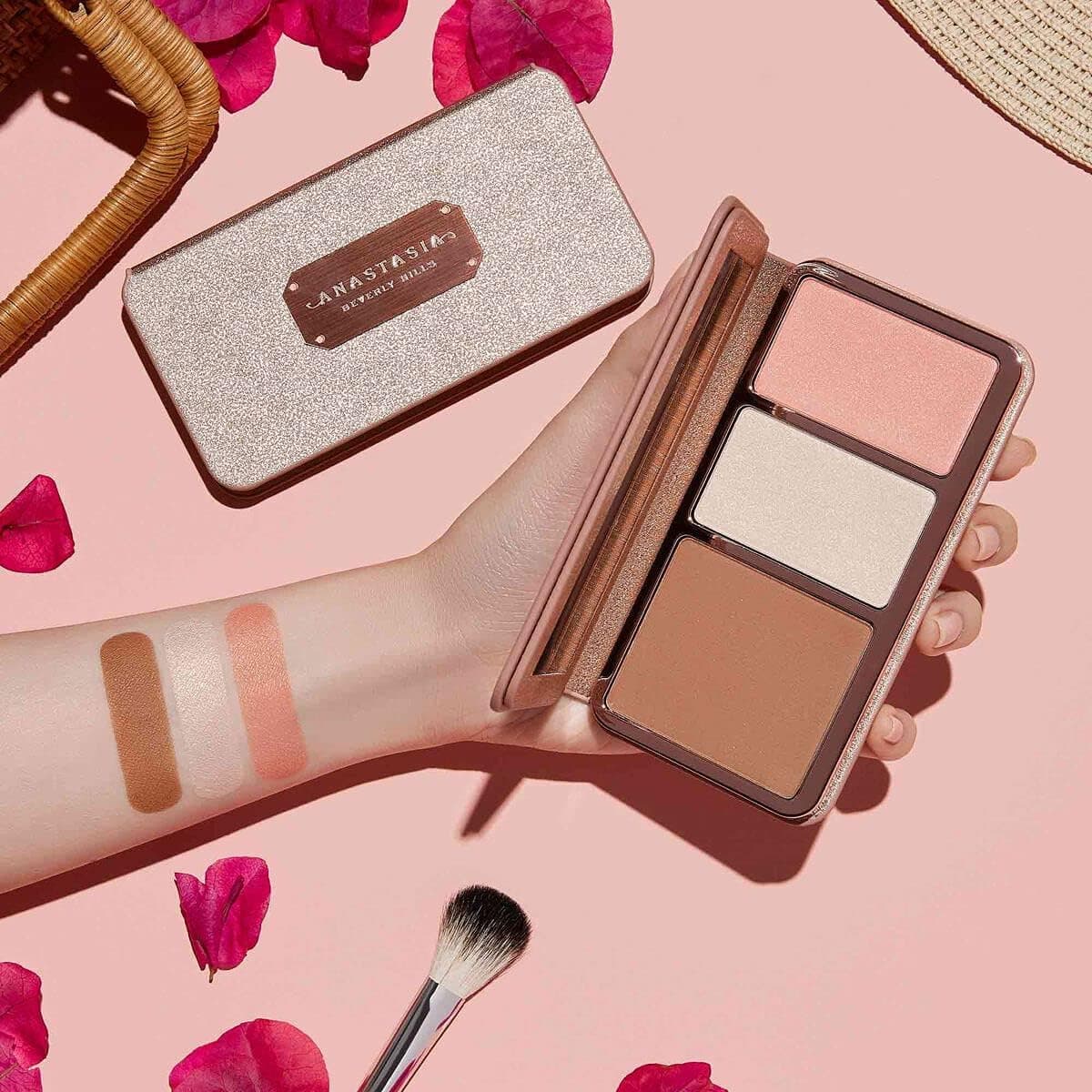 پالت آرایش صورت Anastasia Beverly Hills برنزر، هایلایتر و رژگونه رنگ Italian Summer (Fair-Light) 17.6g/0.62oz پالت آرایش صورت Anastasia Beverly Hills برنزر، هایلایتر و رژگونه رنگ Italian Summer (Fair-Light) 17.6g/0.62oz