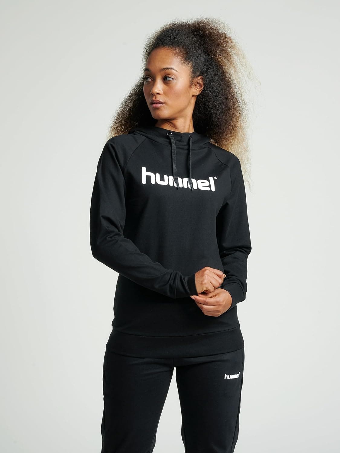 هودی زنانه hummel نخی با لوگو مدل HMLGO هودی زنانه hummel نخی با لوگو مدل HMLGO