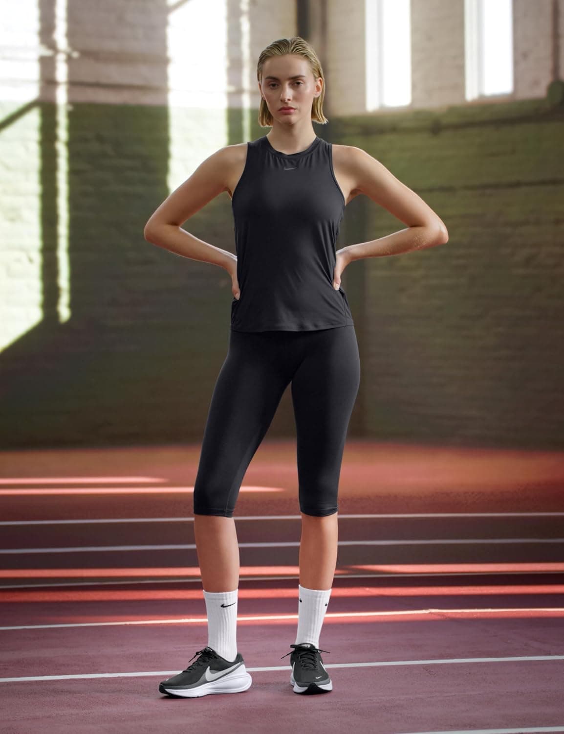 کفش زنانه Nike بندی گشاد مدل REVOLUTION 8 کفش زنانه Nike بندی گشاد مدل REVOLUTION 8