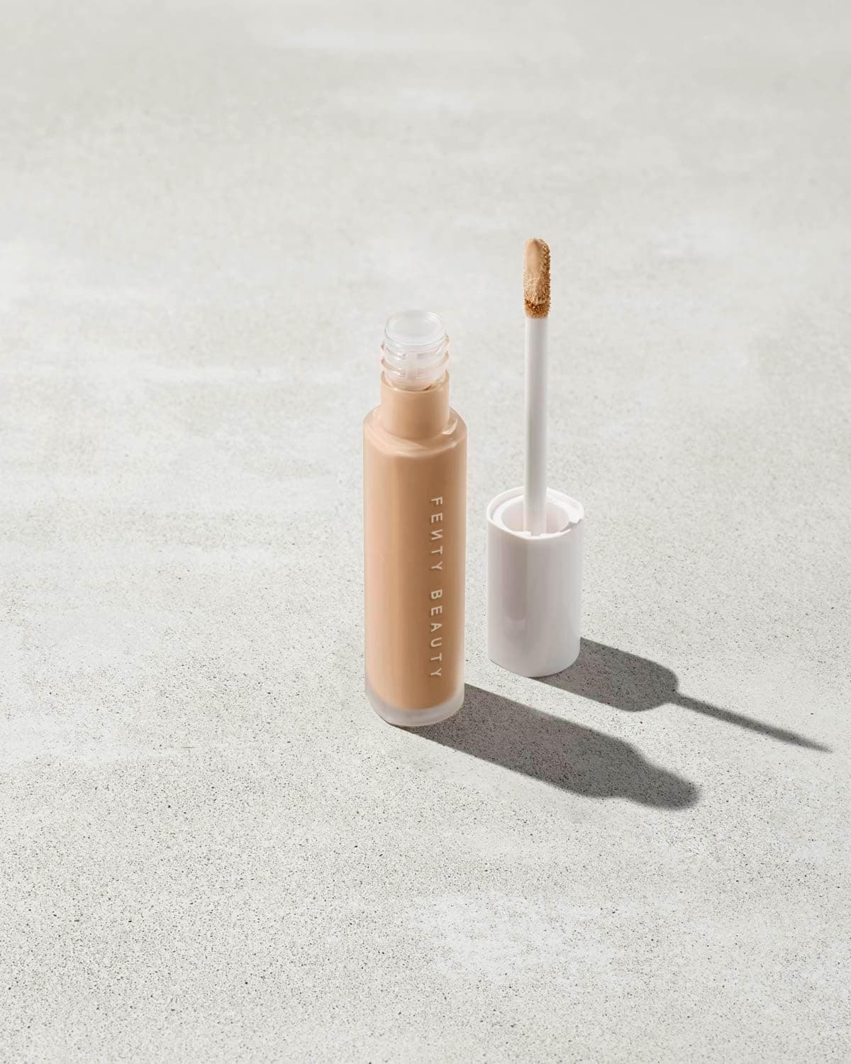 کانسیلر Fenty Beauty مدل Pro Filt'r Instant Retouch شماره 240 کانسیلر Fenty Beauty مدل Pro Filt'r Instant Retouch شماره 240