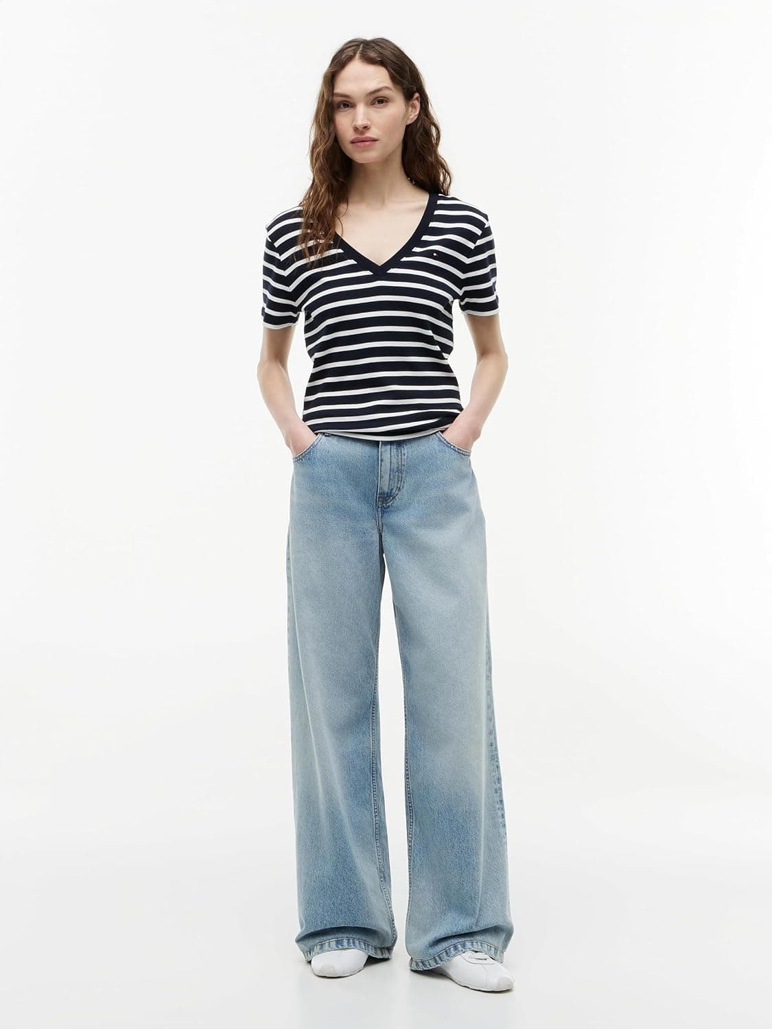 تیشرت زنانه Tommy Hilfiger یقه V آستین کوتاه مدل SLIM CODY تیشرت زنانه Tommy Hilfiger یقه V آستین کوتاه مدل SLIM CODY