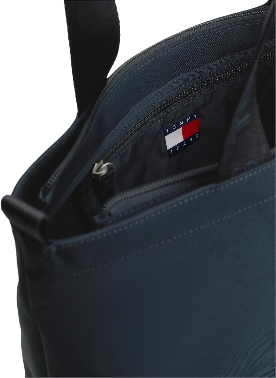 کیف توت مردانه Tommy Hilfiger TJM ESS DAILY TOTE کیف توت مردانه Tommy Hilfiger TJM ESS DAILY TOTE