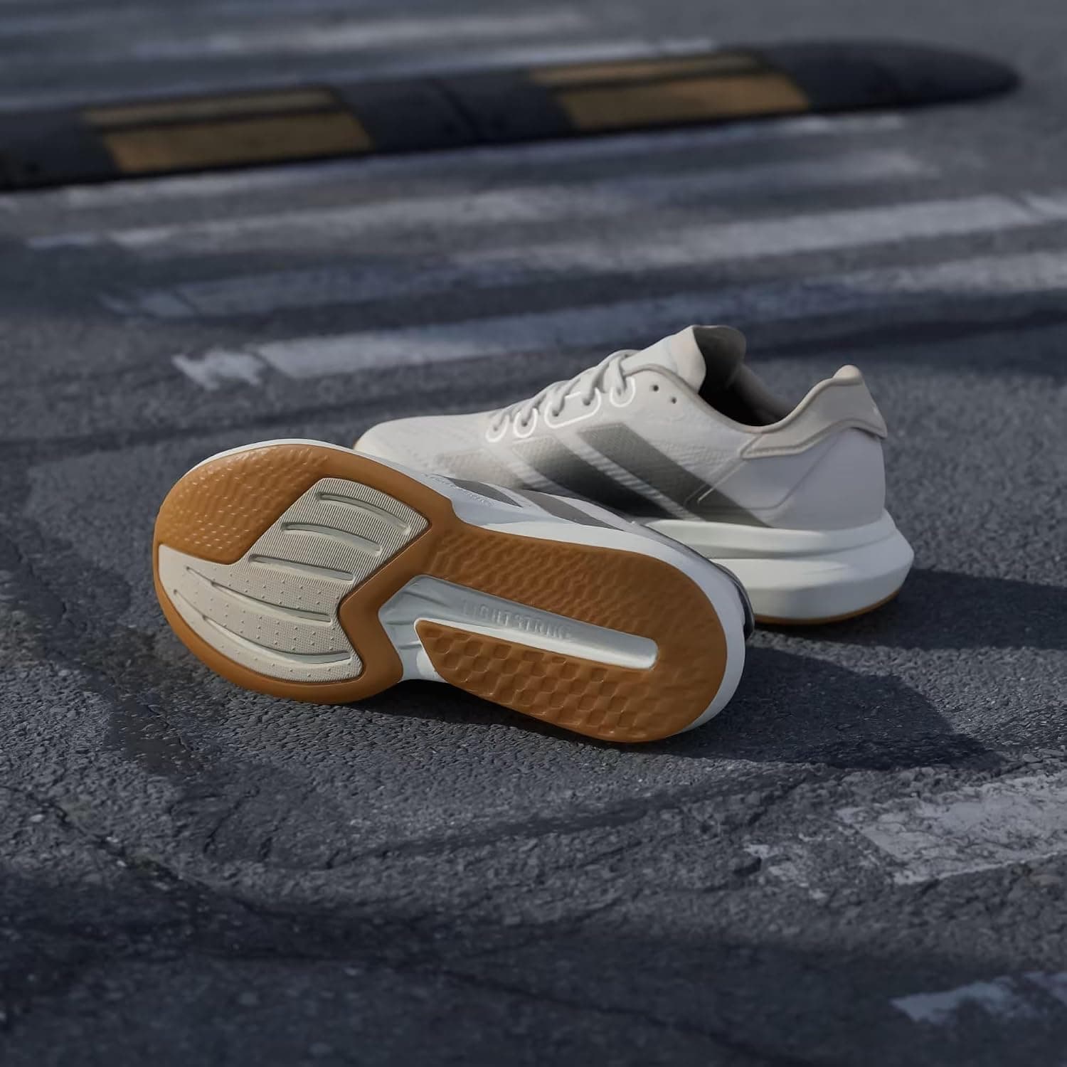 کفش ورزشی روزمره کودک adidas مدل Runfalcon 5 کفش ورزشی روزمره کودک adidas مدل Runfalcon 5