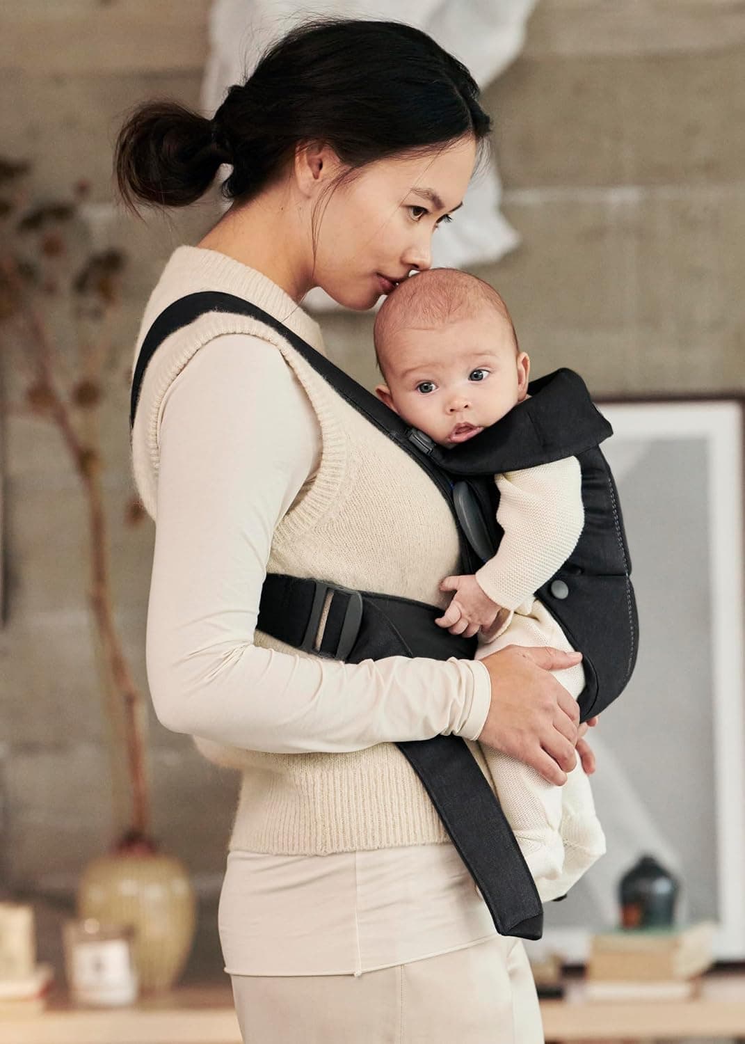 کریر نوزاد BabyBjörn مدل Mini بافته مشکی کریر نوزاد BabyBjörn مدل Mini بافته مشکی