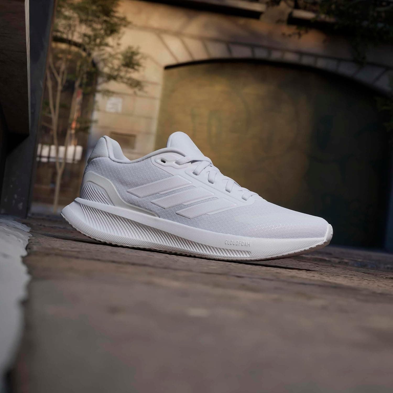 کفش پیادهروی زنانه adidas مدل RUNFALCON 5 W کفش پیادهروی زنانه adidas مدل RUNFALCON 5 W